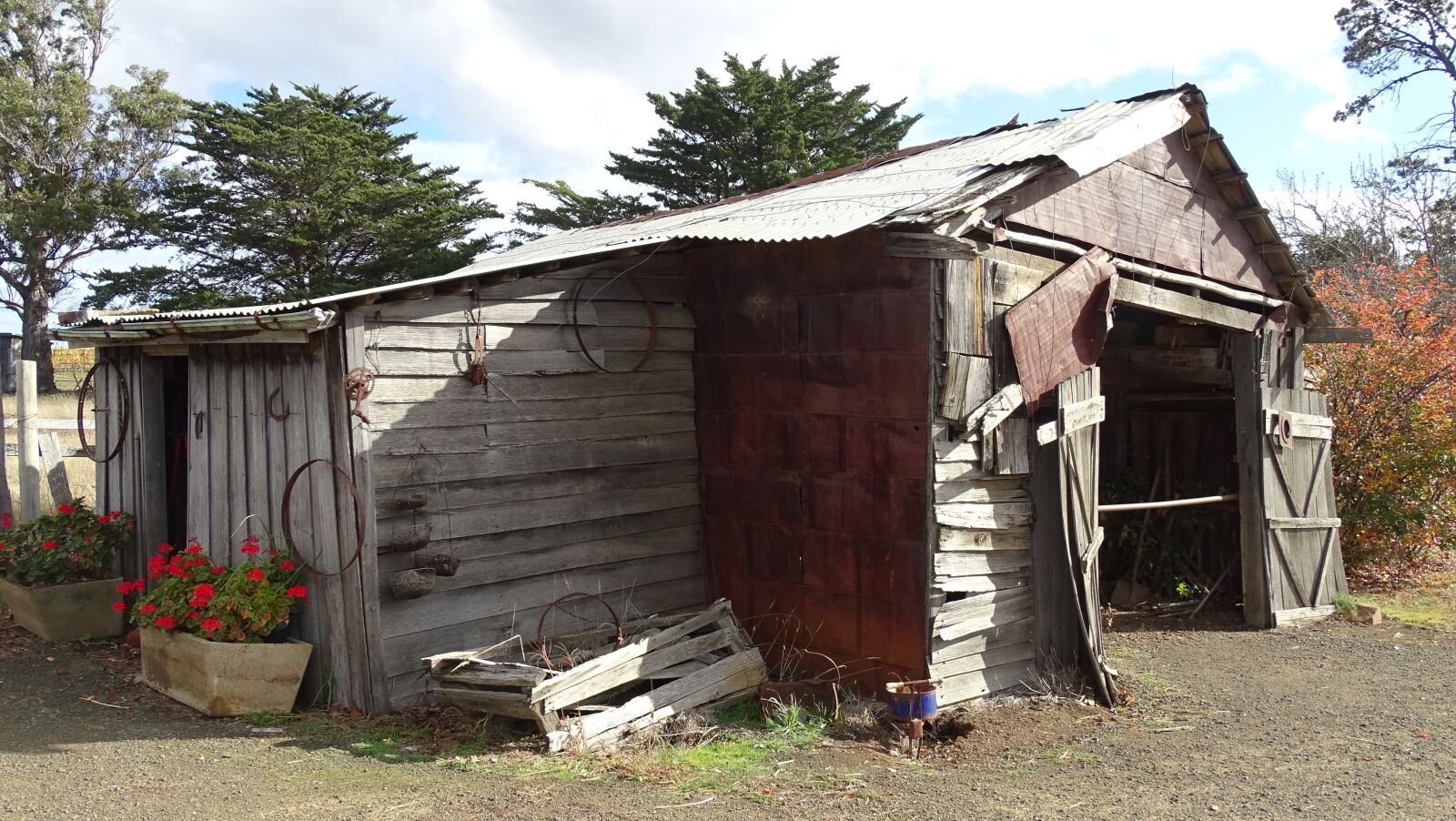 Sony Cyber-shot DSC-HX350 sample photo. Ramshackle house, wood, rotting photography