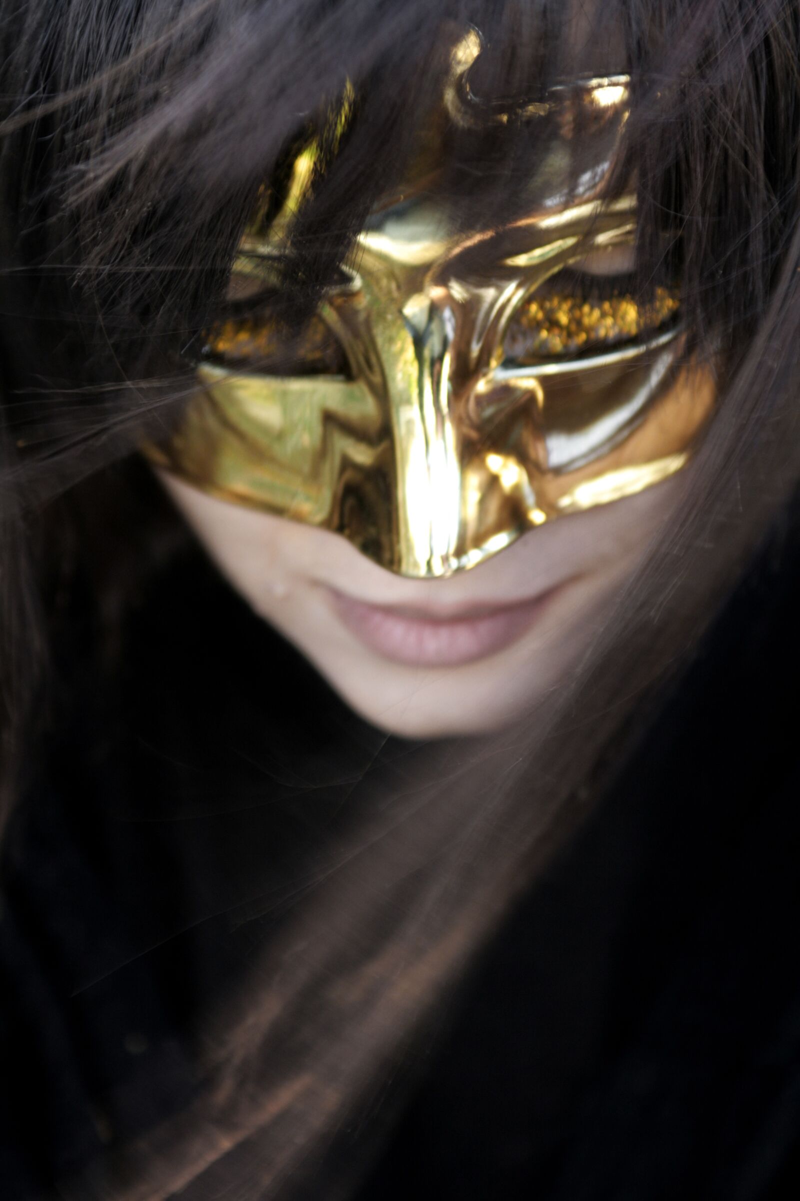 Canon EOS 400D (EOS Digital Rebel XTi / EOS Kiss Digital X) sample photo. Woman, mask, gold photography