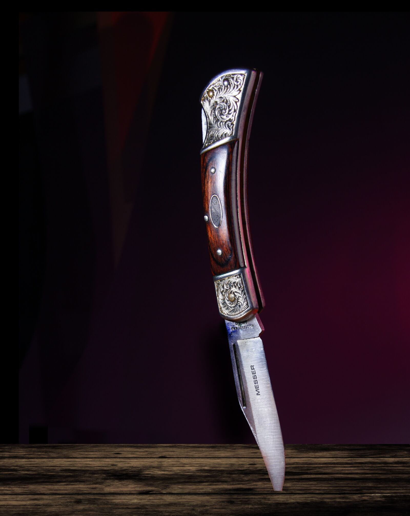Canon EOS 1000D (EOS Digital Rebel XS / EOS Kiss F) sample photo. Knives pocket knife, light photography