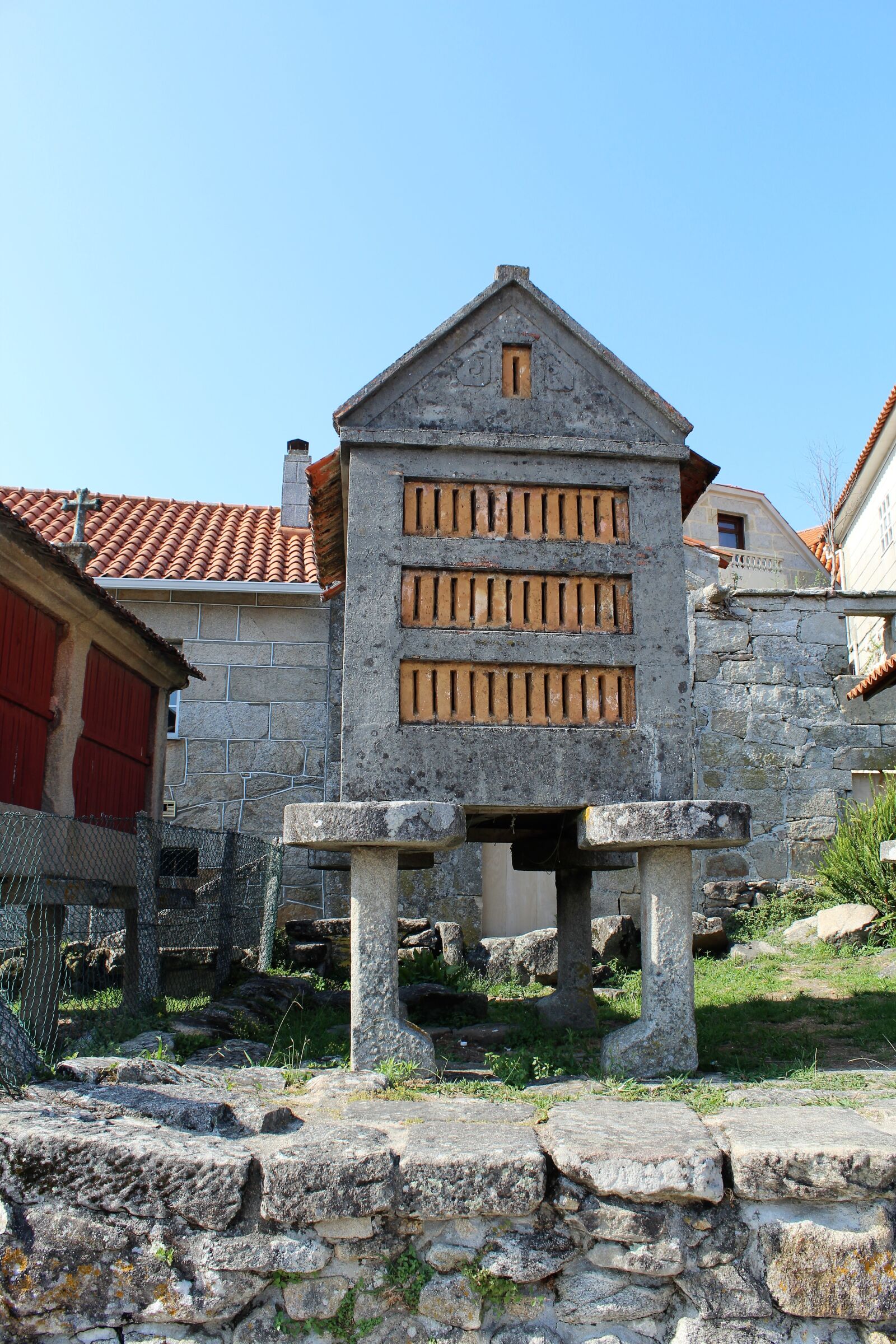 Canon EOS 600D (Rebel EOS T3i / EOS Kiss X5) sample photo. I horreo, cabazo, galicia photography