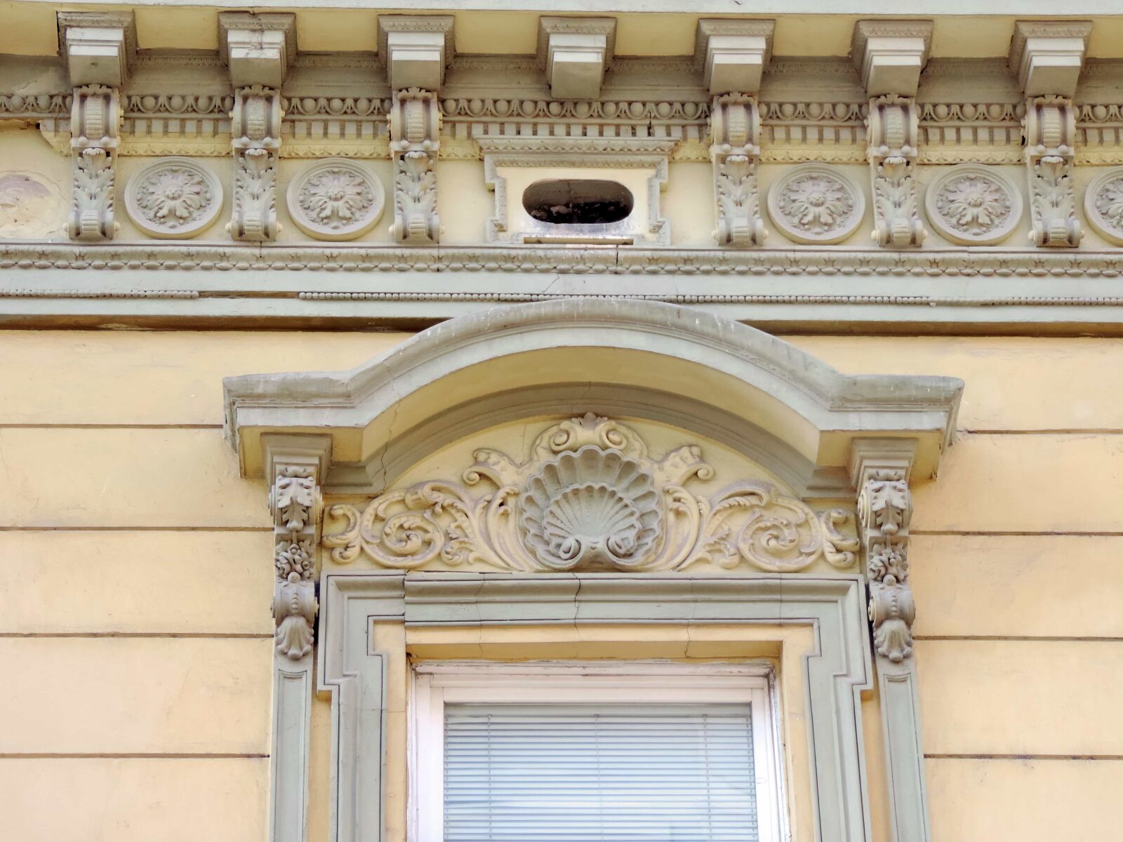 Nikon Coolpix P520 sample photo. Baroque, heritage, relief, facade photography