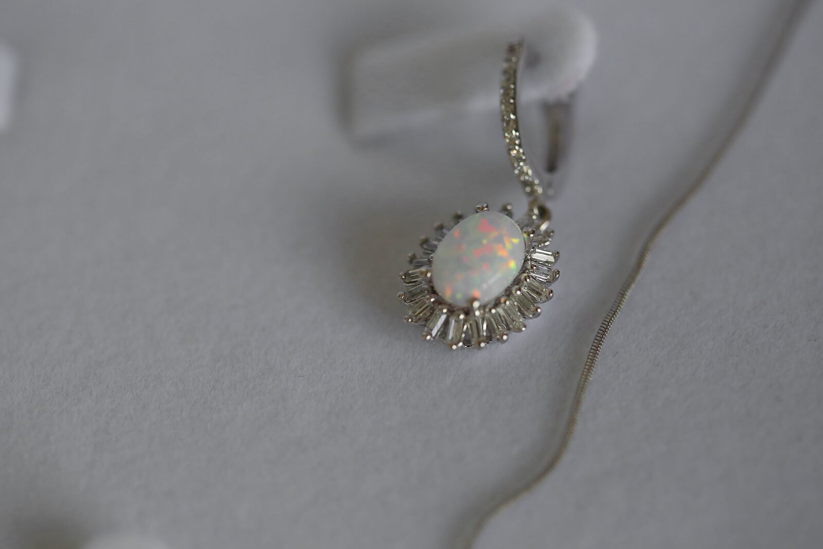 Canon EOS 6D + Canon EF 100mm F2.8 Macro USM sample photo. Earrings, jewel, jewelry, golden photography