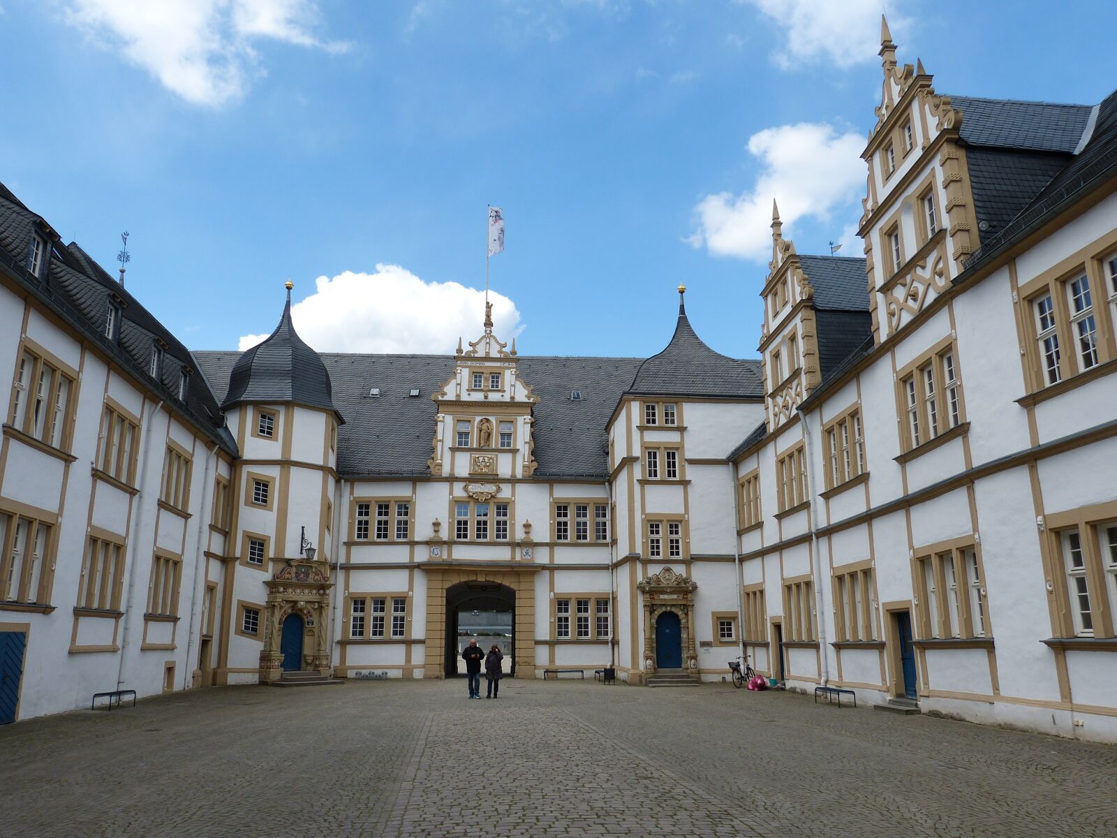 Panasonic Lumix DMC-FZ150 sample photo. Paderborn, castle, neuhaus photography