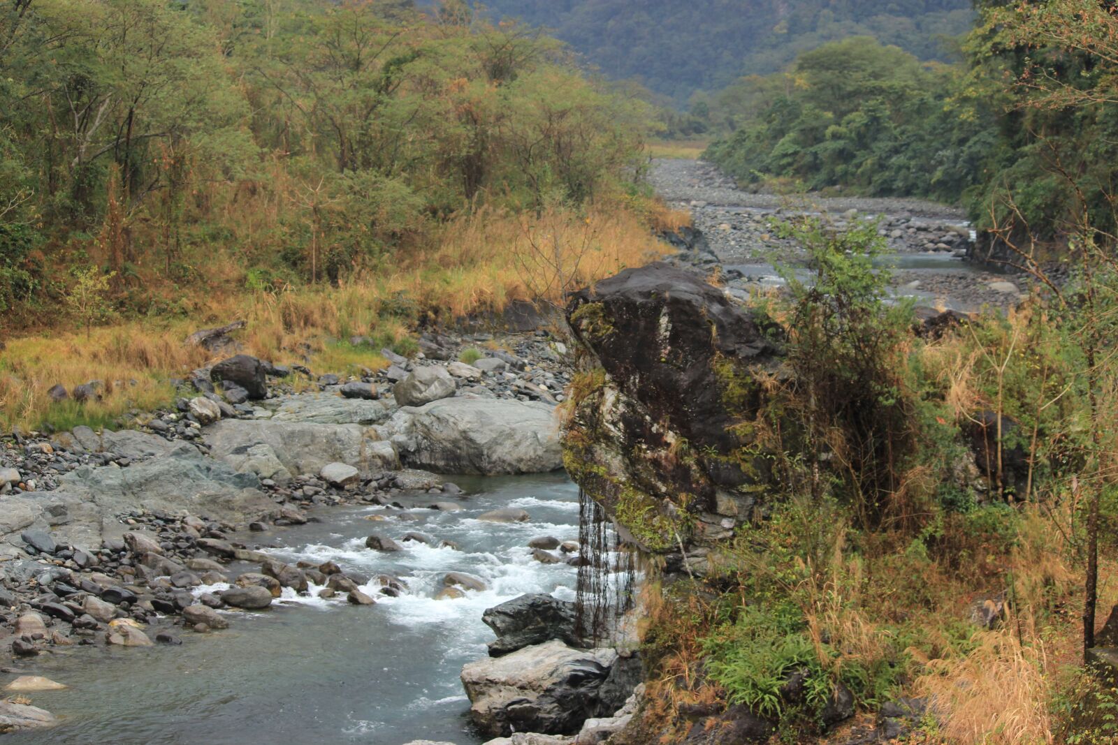 Canon EOS 600D (Rebel EOS T3i / EOS Kiss X5) sample photo. Mountain, rock, river photography