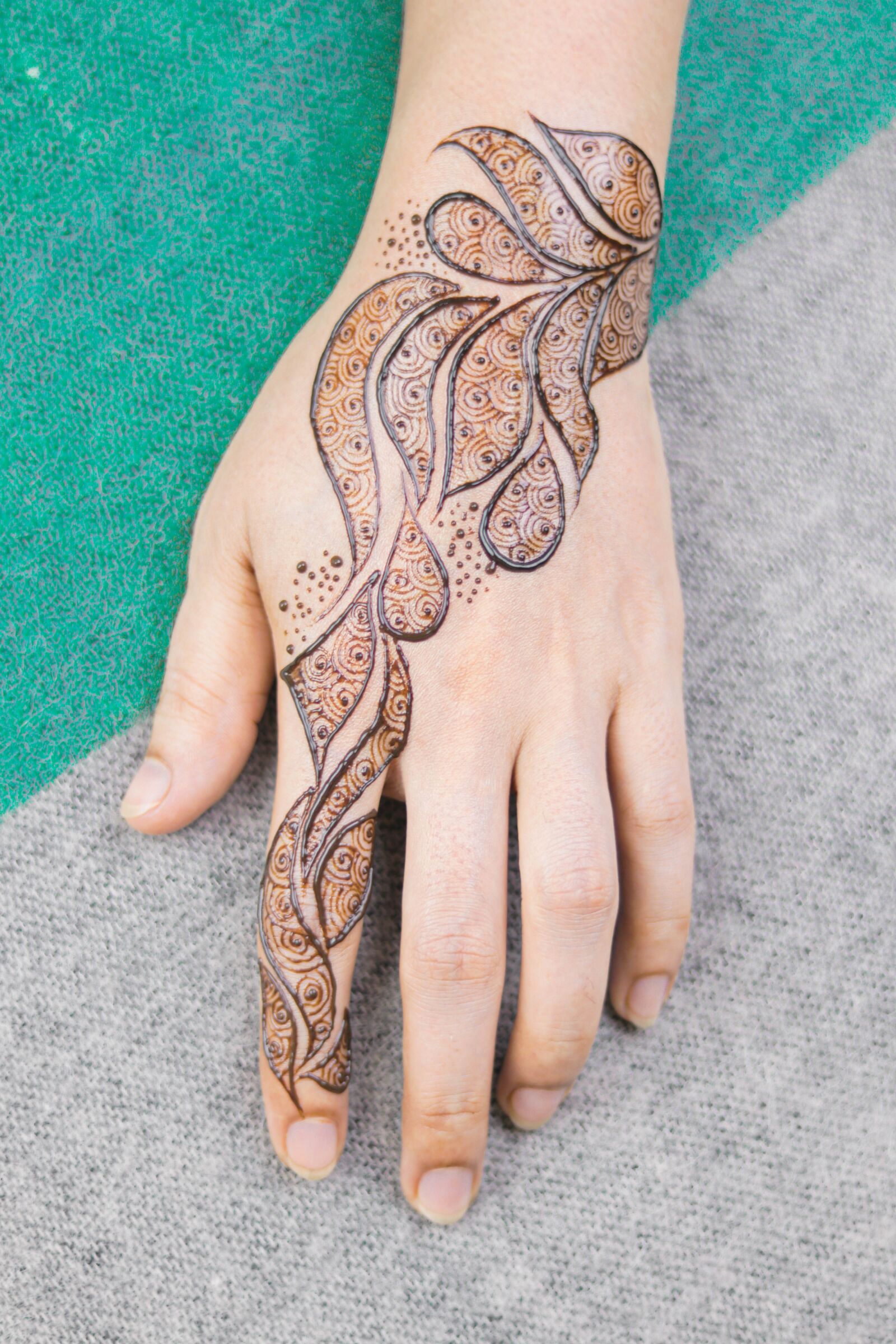 Canon EOS 80D + Canon EF 50mm F1.8 STM sample photo. Mehndi, tattoo, henna tattoo photography