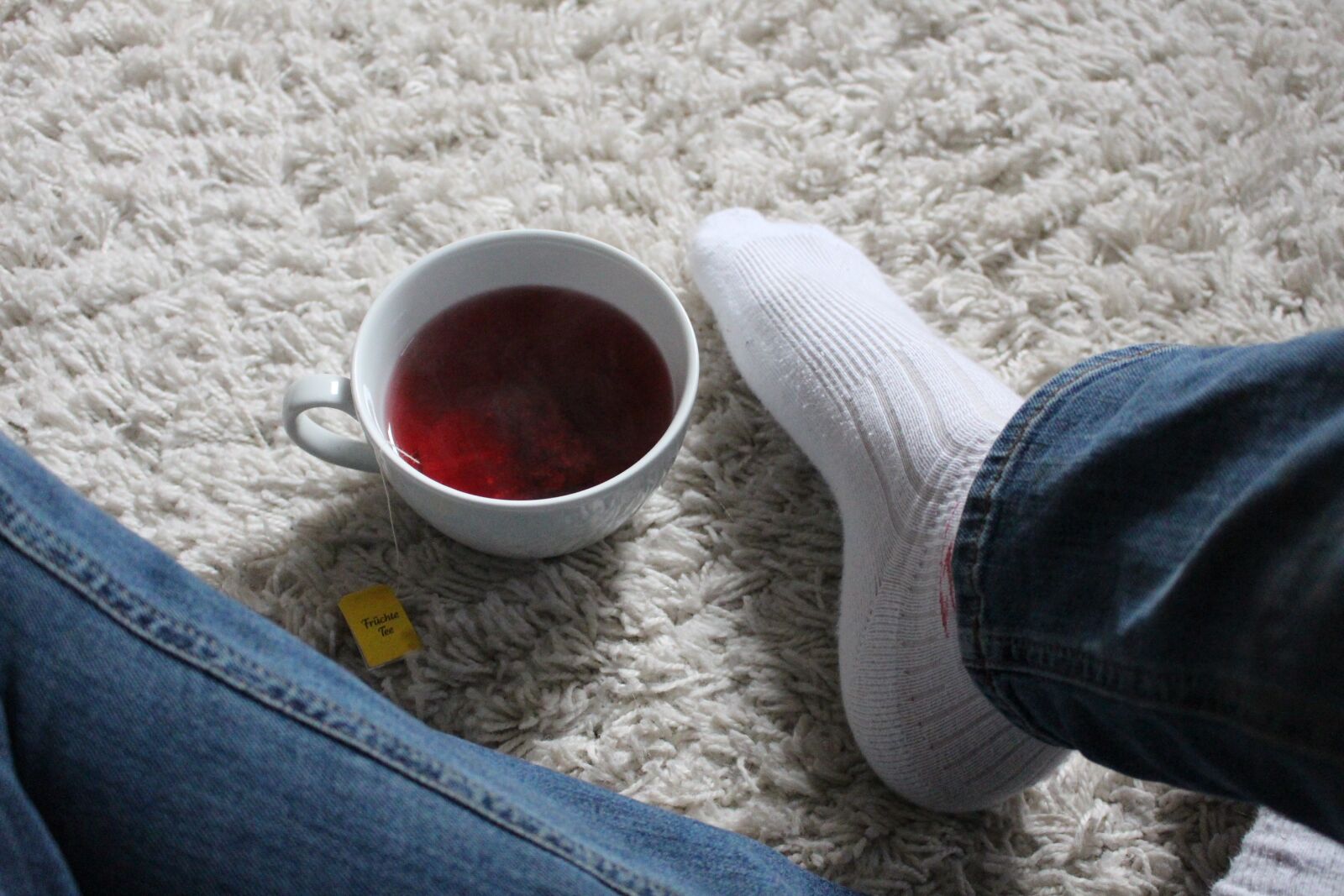 Canon EOS 700D (EOS Rebel T5i / EOS Kiss X7i) sample photo. Tee, break, carpet photography