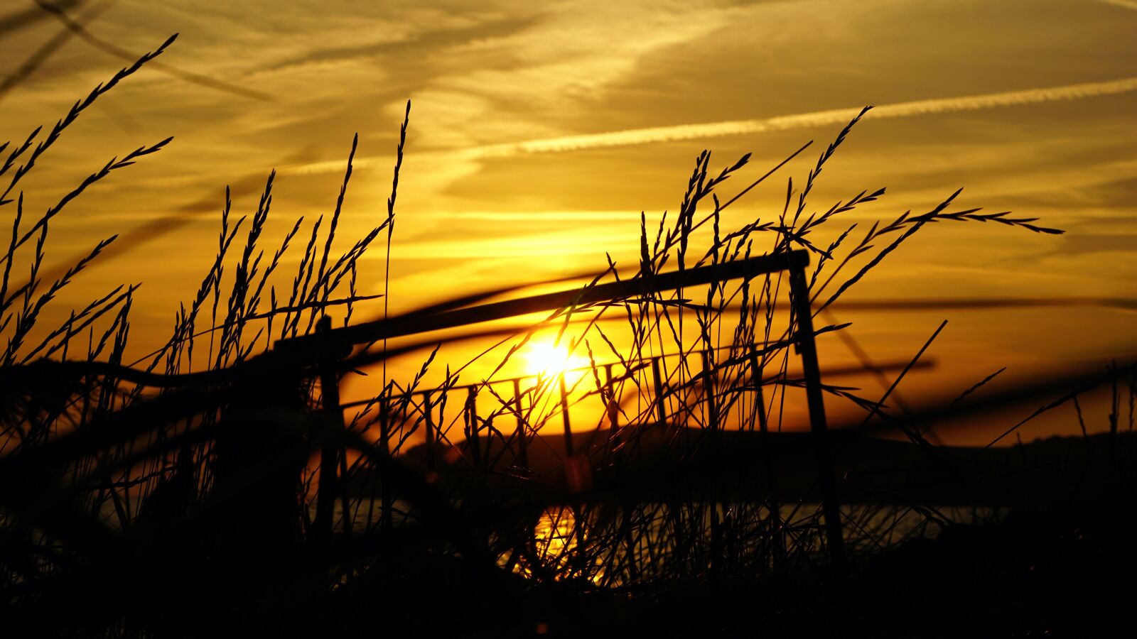 Sony E 55-210mm F4.5-6.3 OSS sample photo. Sunset, sun, sky photography