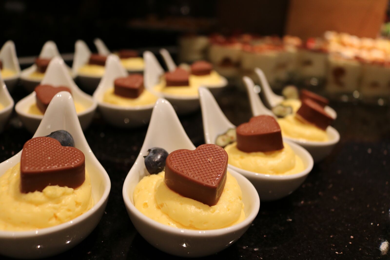 Canon EOS 750D (EOS Rebel T6i / EOS Kiss X8i) sample photo. Eat, dessert, delicious photography