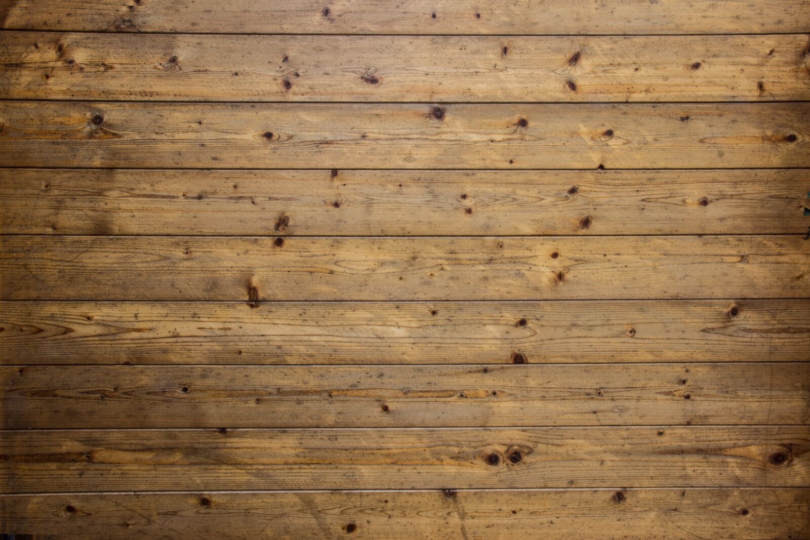 Canon EF-S 18-200mm F3.5-5.6 IS sample photo. Roof, boards, wooden wall photography