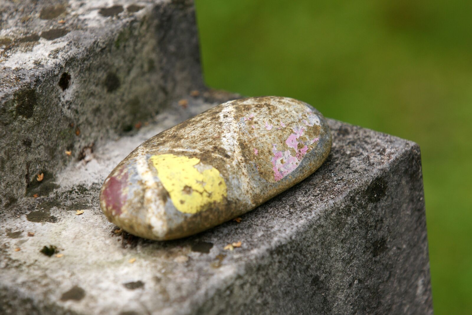 Sony Alpha DSLR-A700 sample photo. Stone, cemetery, contemplative photography