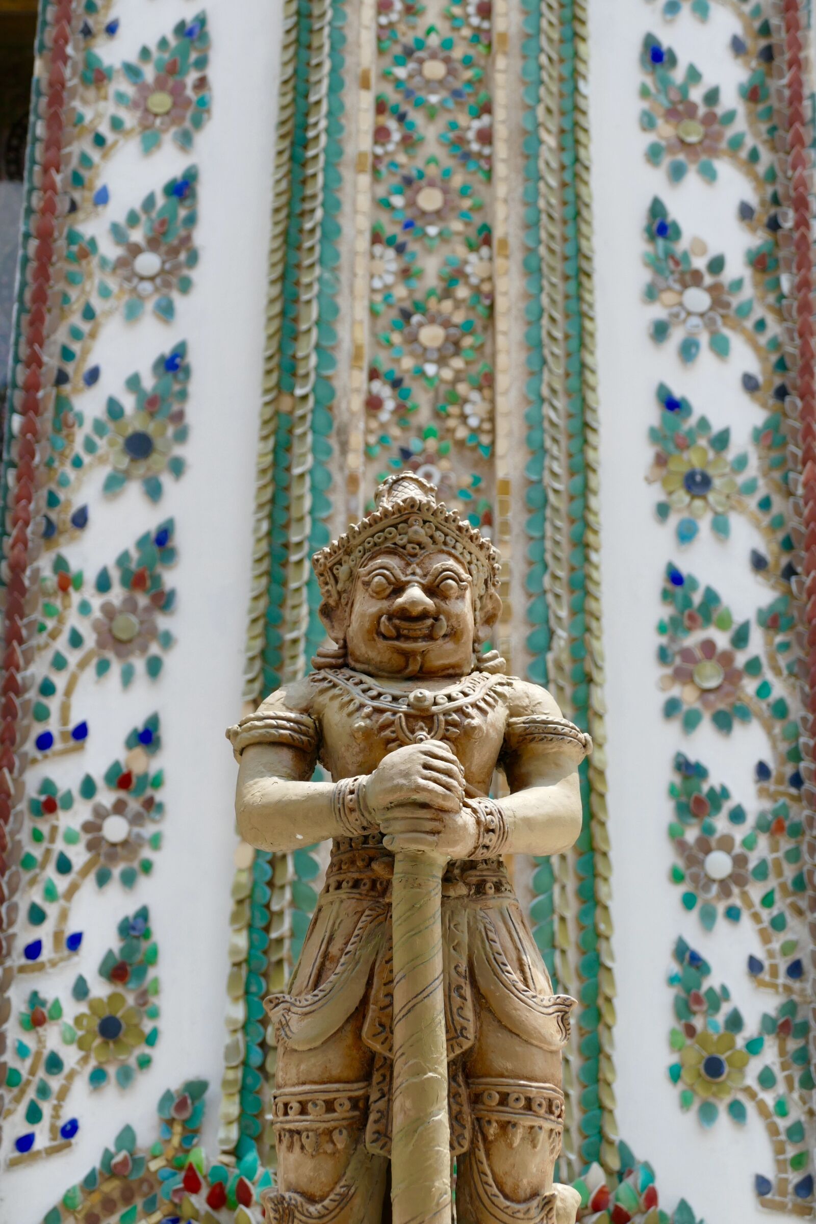 Panasonic Lumix DMC-FZ1000 sample photo. Buddhism, protectors, wat photography