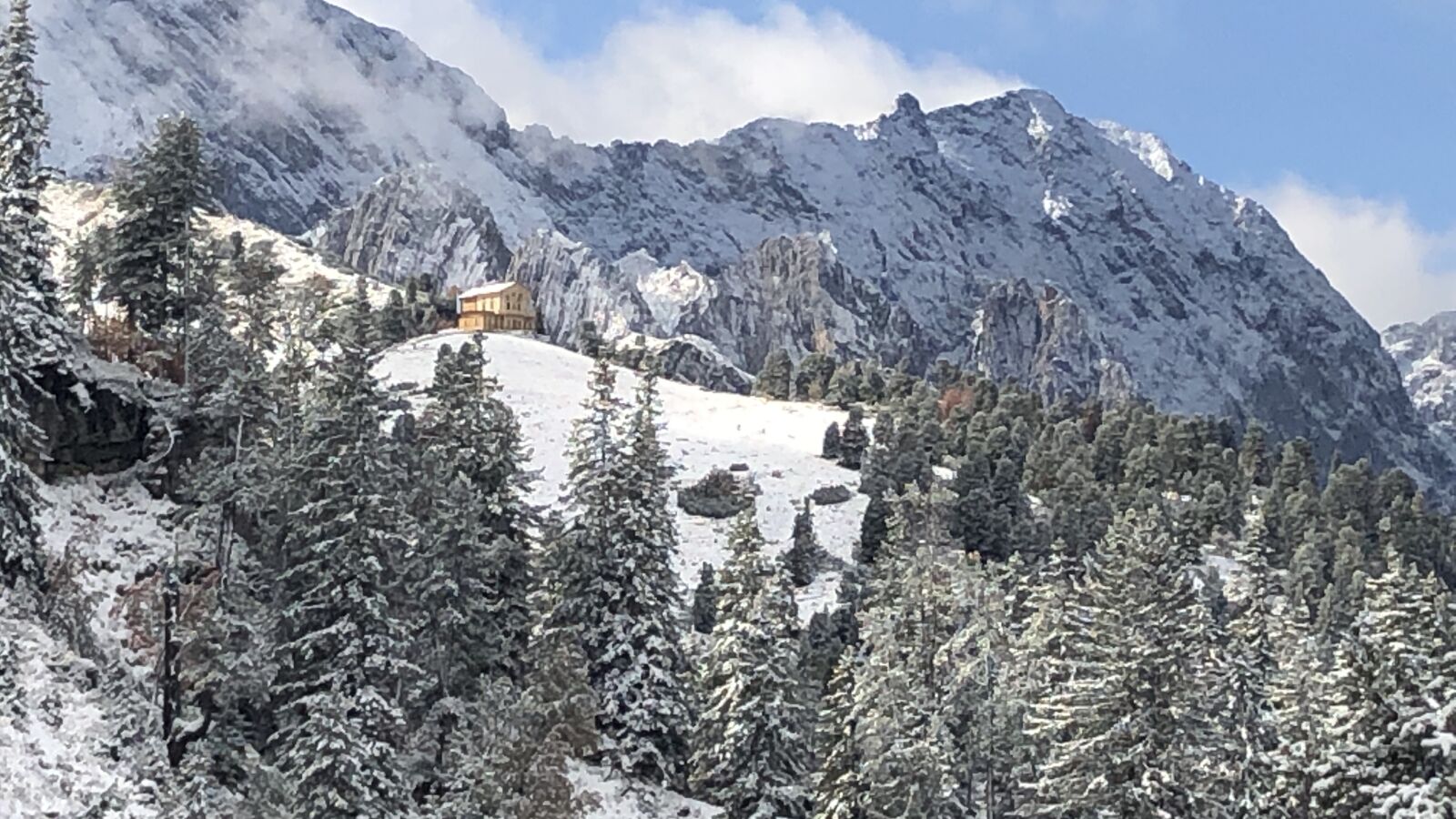iPhone 8 back camera 3.99mm f/1.8 sample photo. Landscape, nature, mountains photography