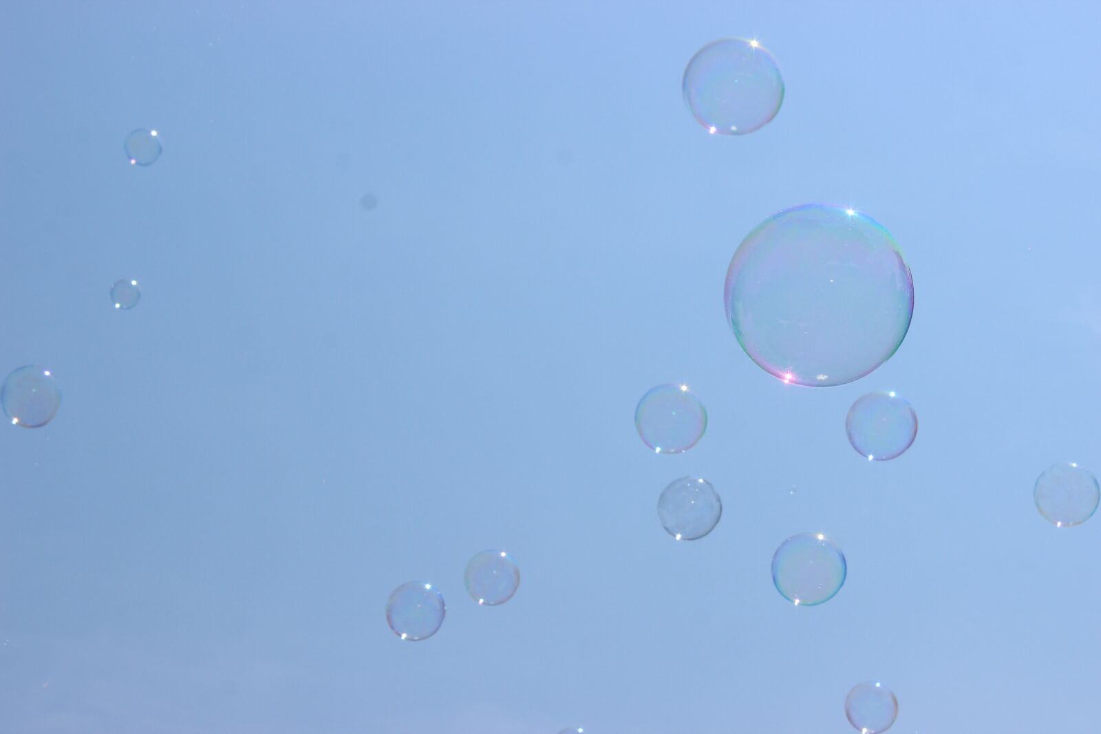 Canon EOS 600D (Rebel EOS T3i / EOS Kiss X5) sample photo. Bubbles, the sky, blue photography
