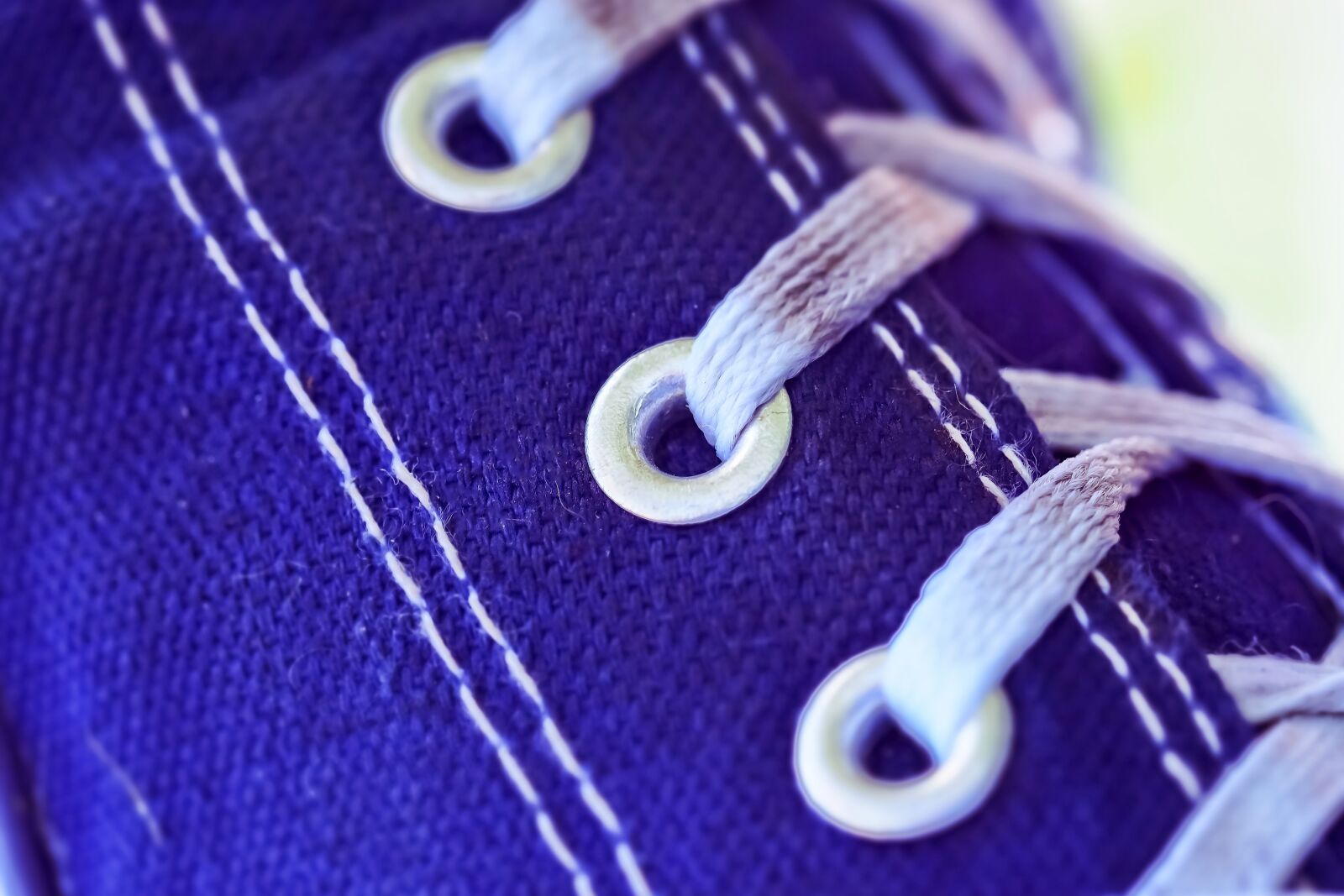 Olympus OM-D E-M10 sample photo. Shoe, canvas, fashion photography