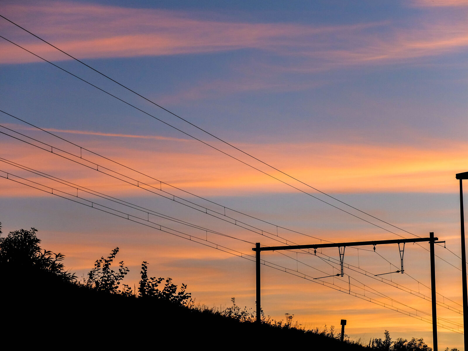 Fujifilm X30 sample photo. Evening, sunset, train photography