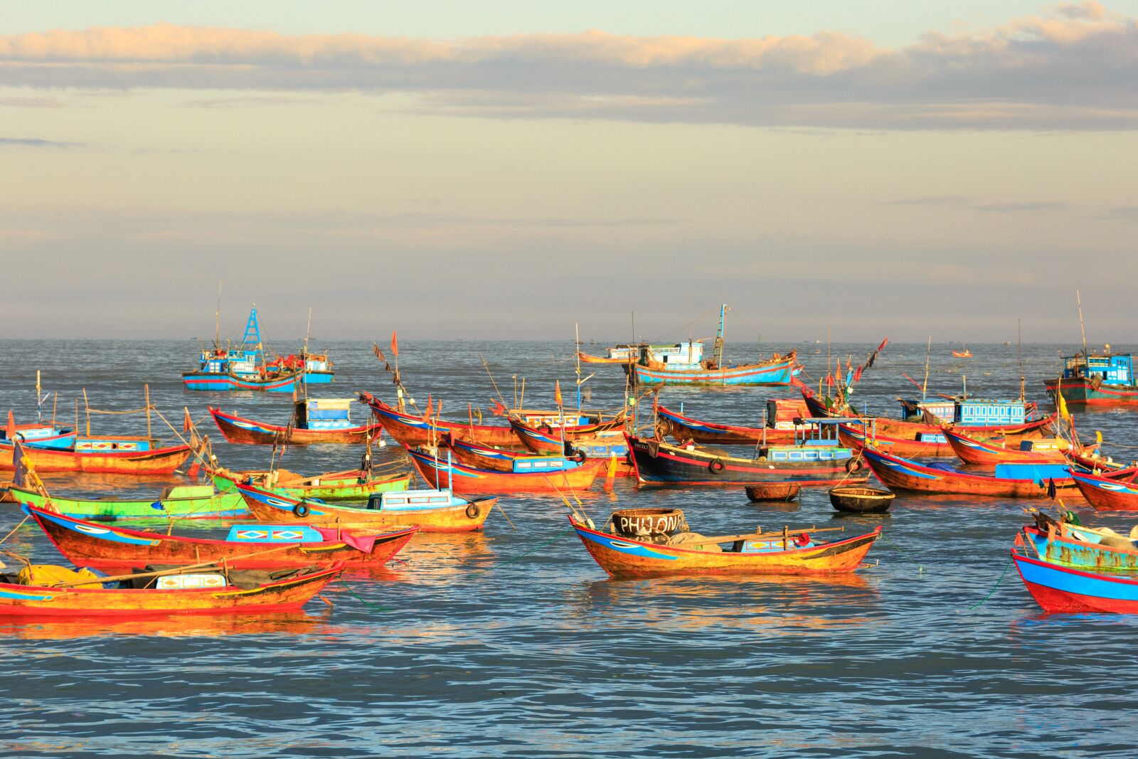 Canon EOS 5D Mark III + Canon EF 70-200mm F4L IS USM sample photo. Fishing, the boat, nha photography