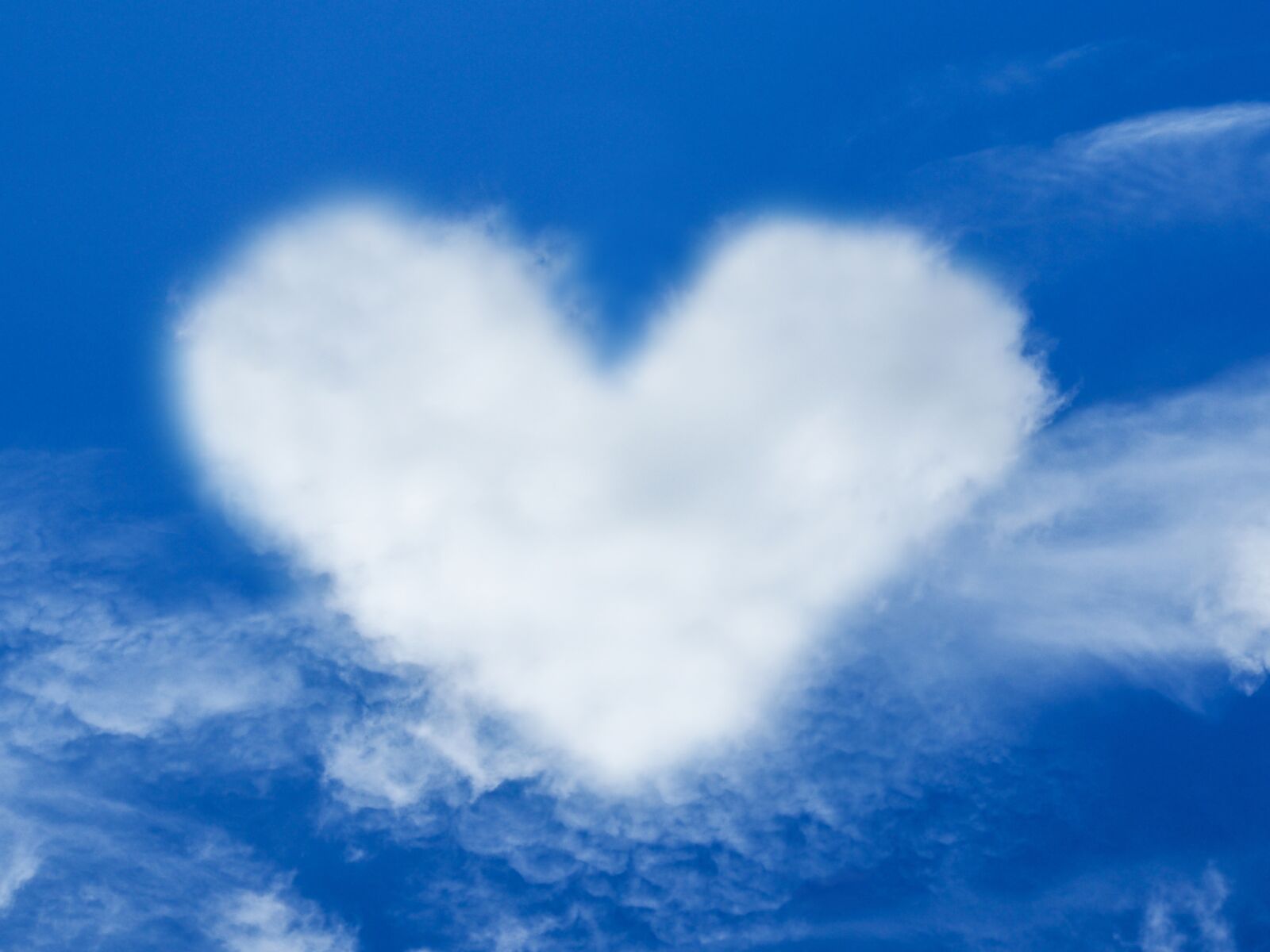 Olympus OM-D E-M5 sample photo. Heart, cloudy, love photography