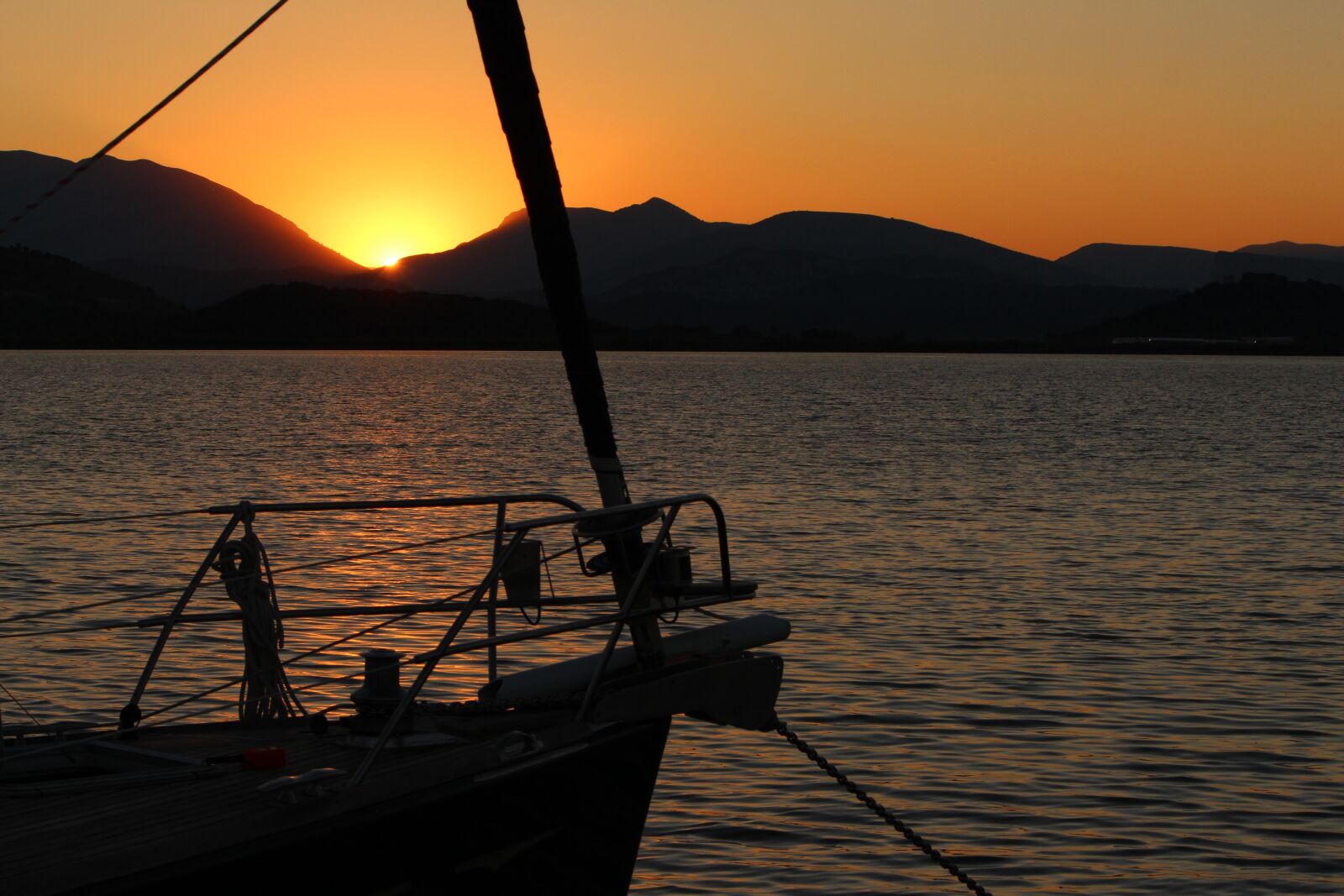 Canon EOS 700D (EOS Rebel T5i / EOS Kiss X7i) sample photo. Sailing boat, sunrise, mood photography