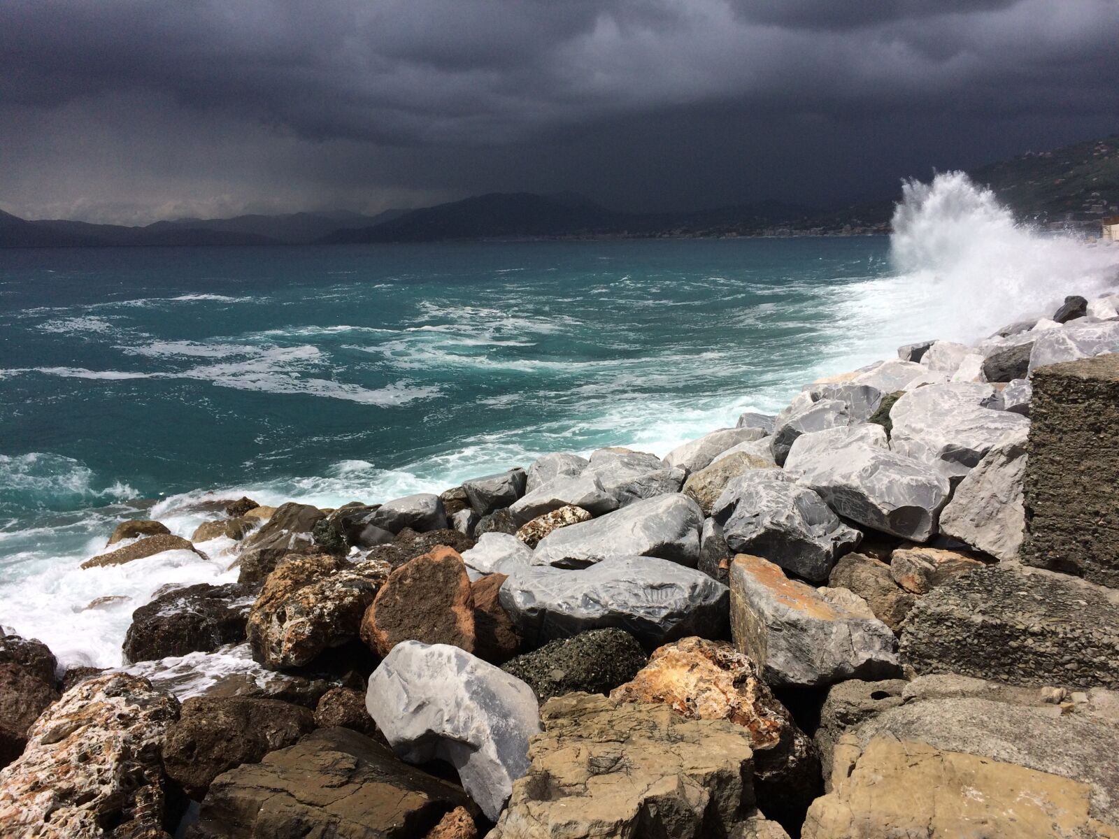 iPhone 5s back camera 4.15mm f/2.2 sample photo. Sea, water, forward photography