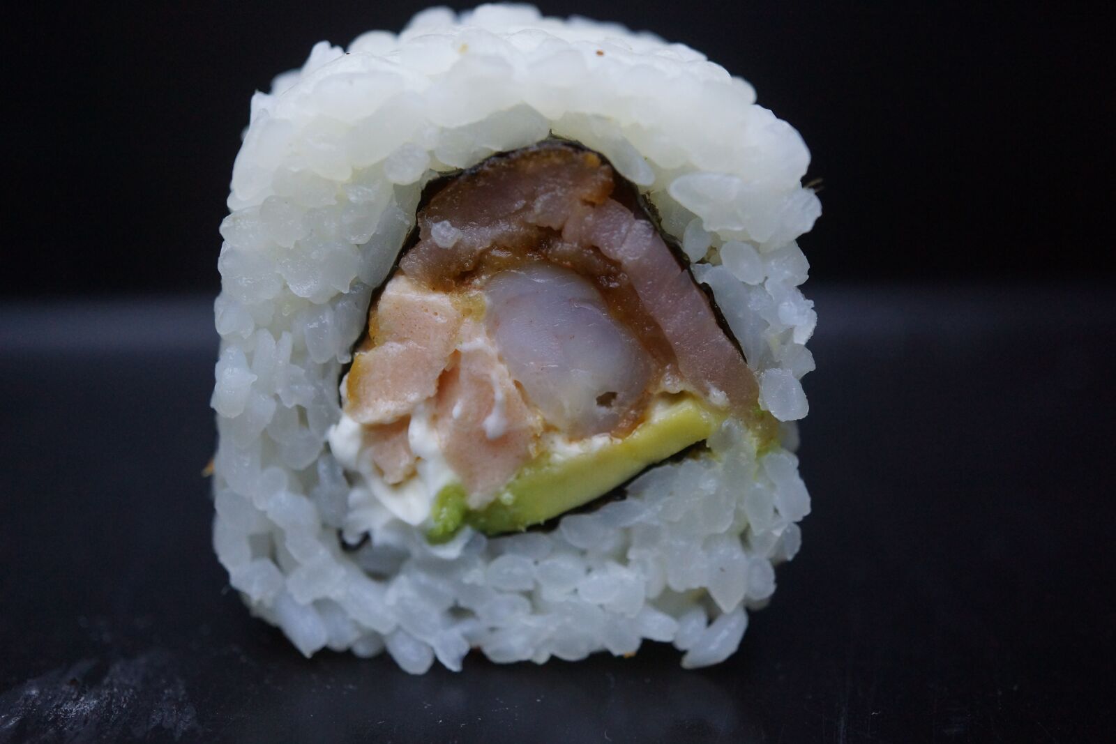 Sony E 30mm F3.5 Macro sample photo. Sushi, sushi roll, japanese photography
