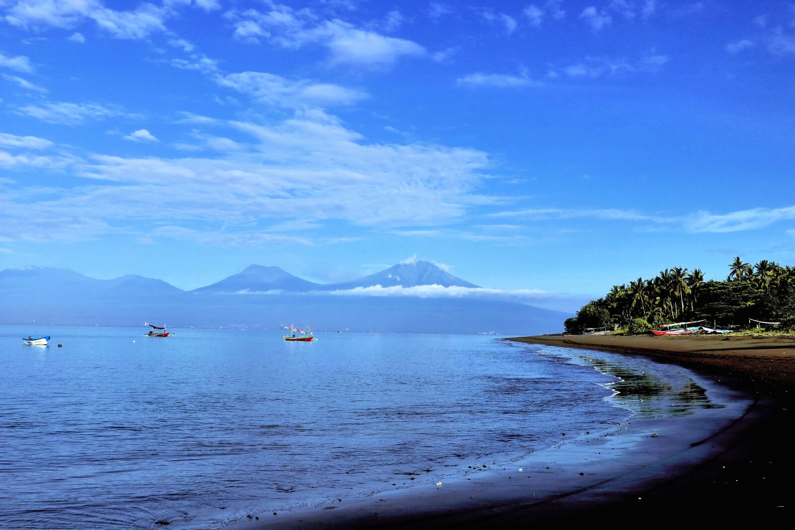 Canon EF-S 18-135mm F3.5-5.6 IS USM sample photo. Beach, volcano, landscape photography