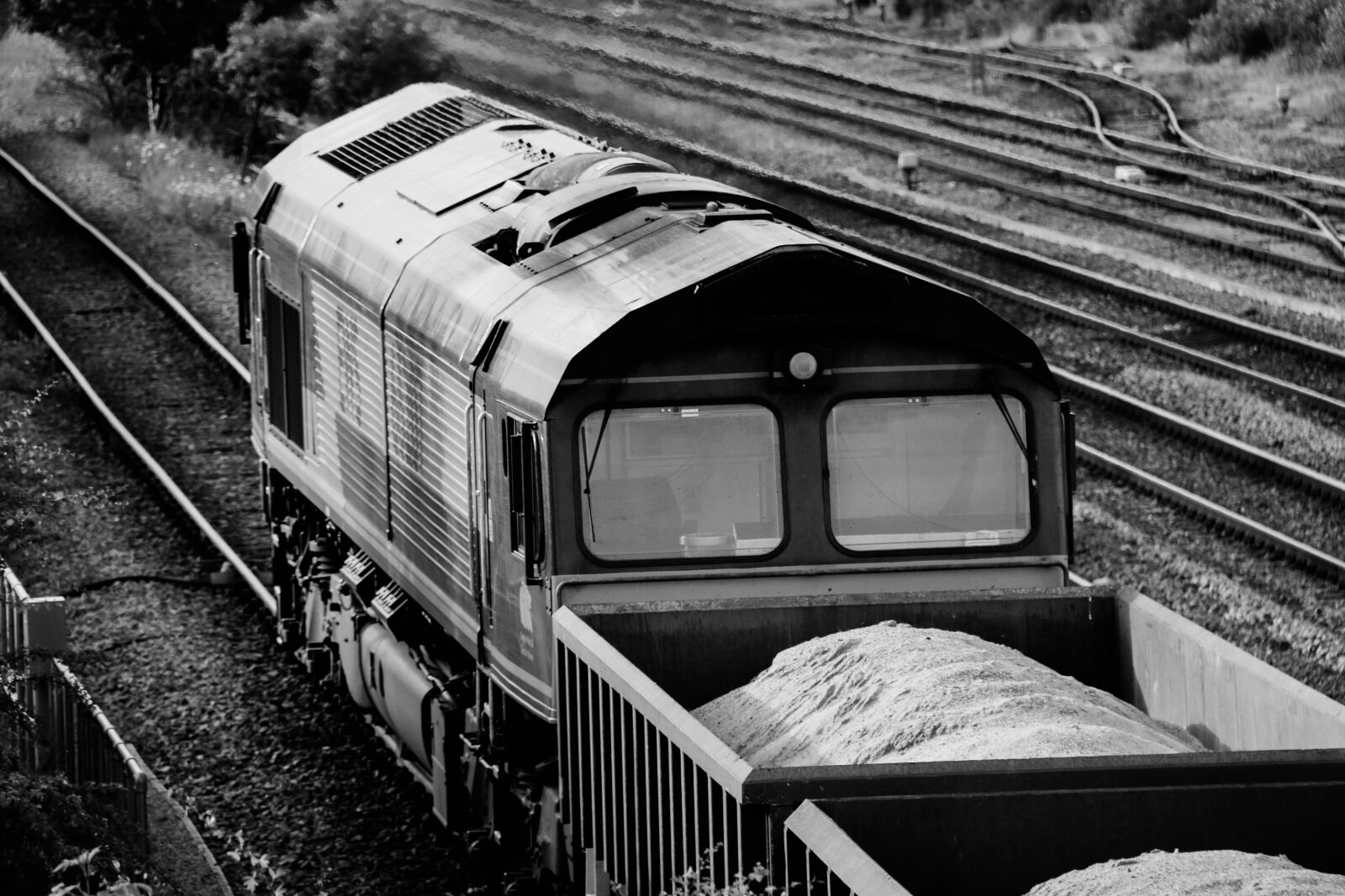 Canon EF-S 18-200mm F3.5-5.6 IS sample photo. Train, outdoors, rail photography