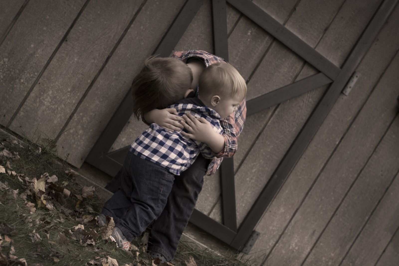 Canon EOS 7D sample photo. Brothers, hugging, barn door photography