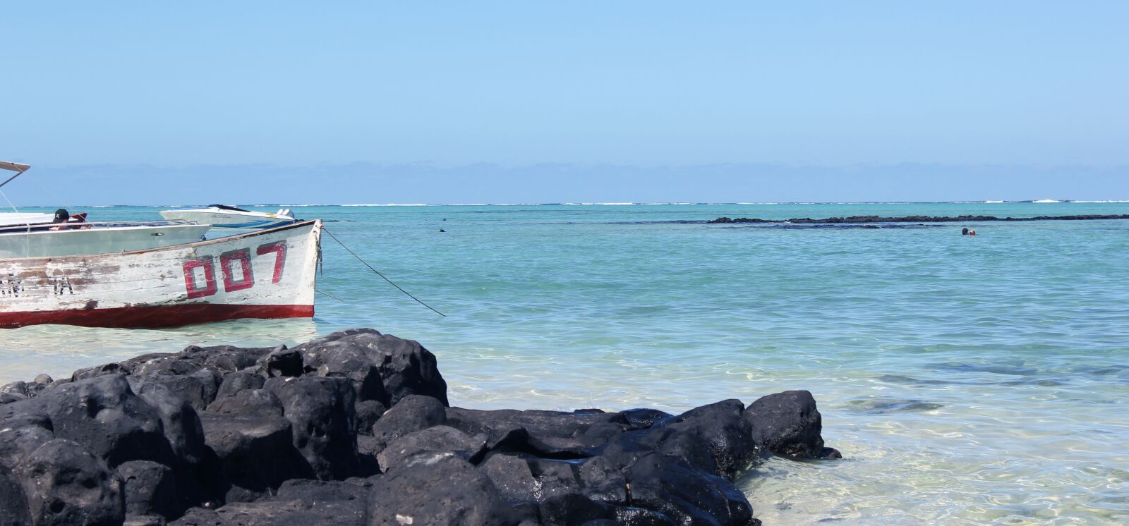 Canon EOS 550D (EOS Rebel T2i / EOS Kiss X4) sample photo. Boat, sea, lagoon photography