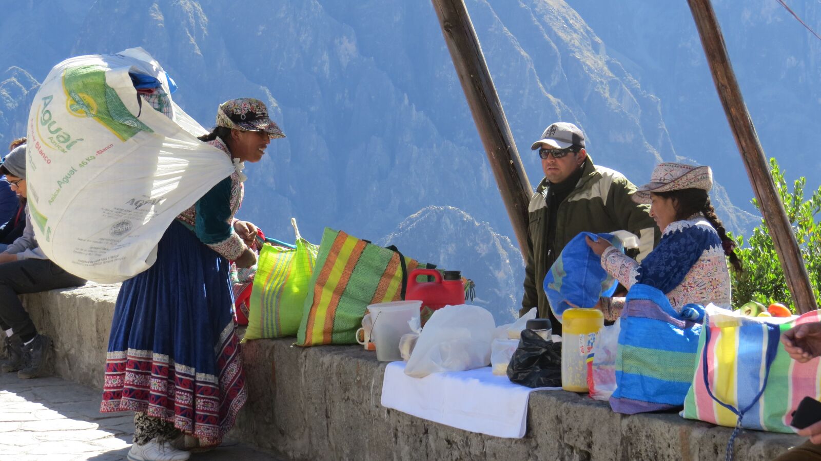 Canon PowerShot SX50 HS sample photo. Peru, highlands, traders photography