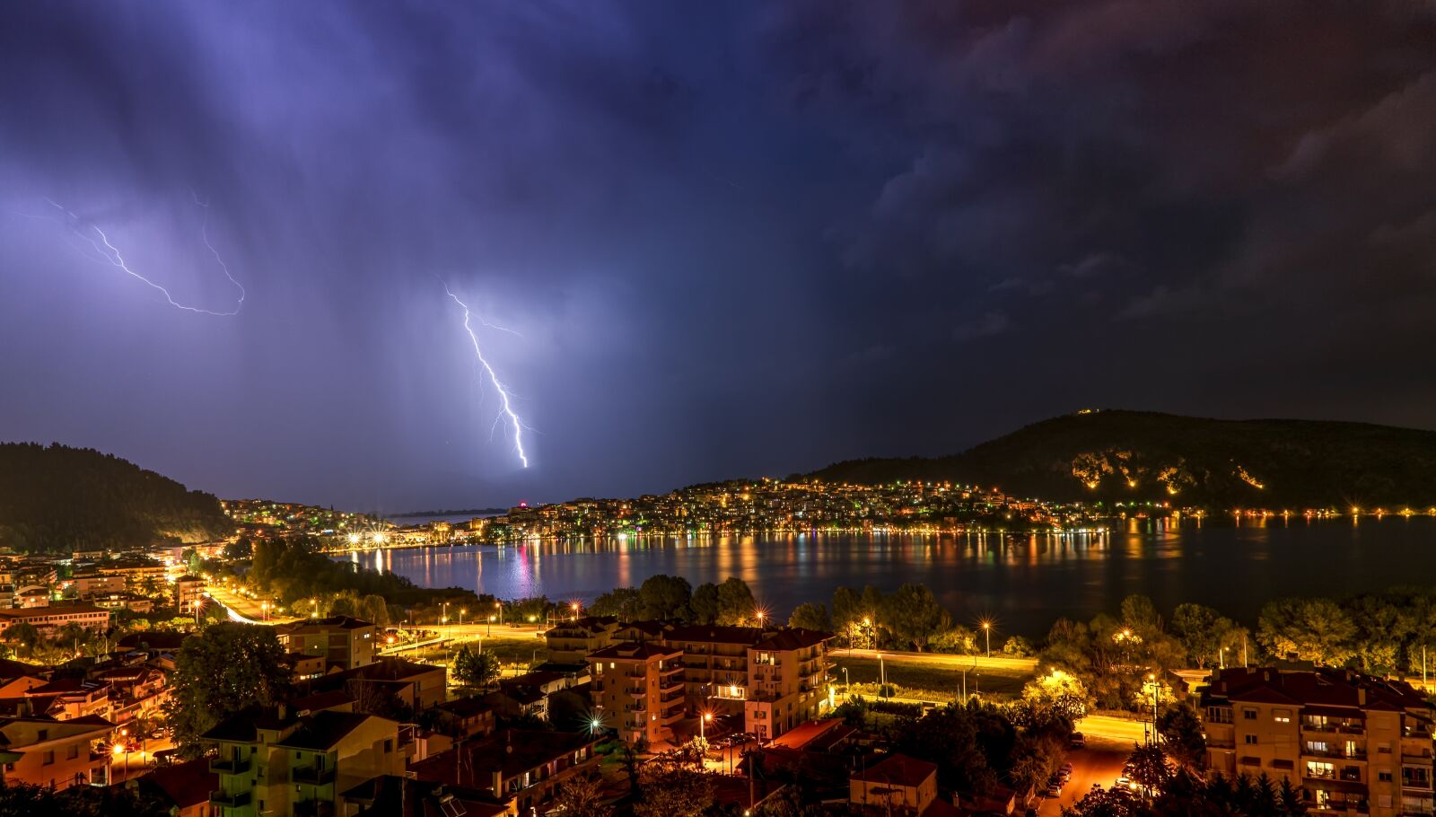 Tamron SP 24-70mm F2.8 Di VC USD sample photo. Weather, thunders, lightning photography