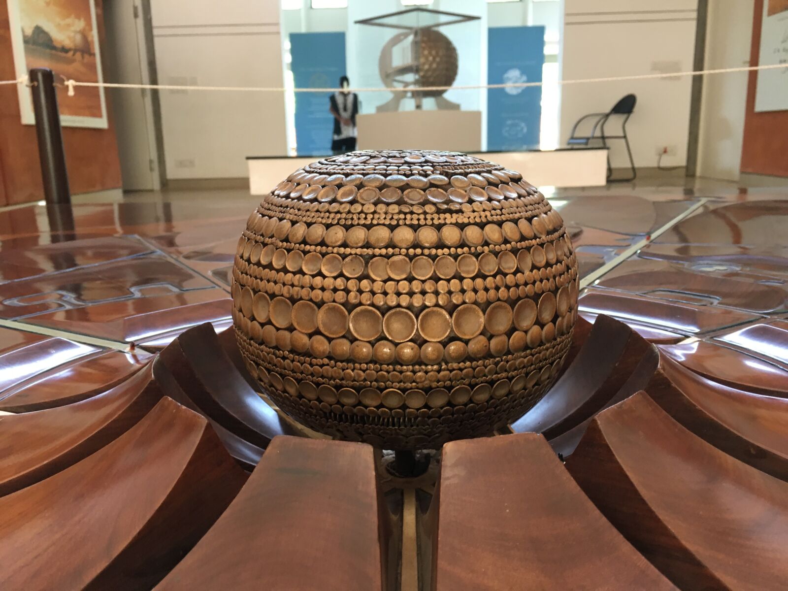 Apple iPhone 6s sample photo. Round shape, golden brown photography