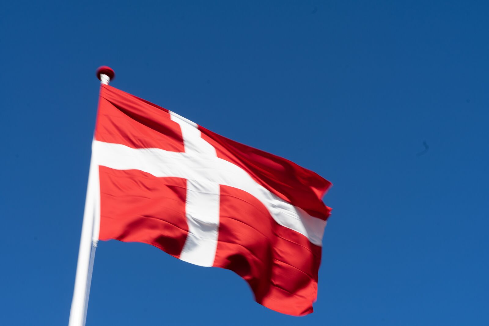 Sony a7 II + Sony FE 24-240mm F3.5-6.3 OSS sample photo. Dannebrog, denmark, flag photography