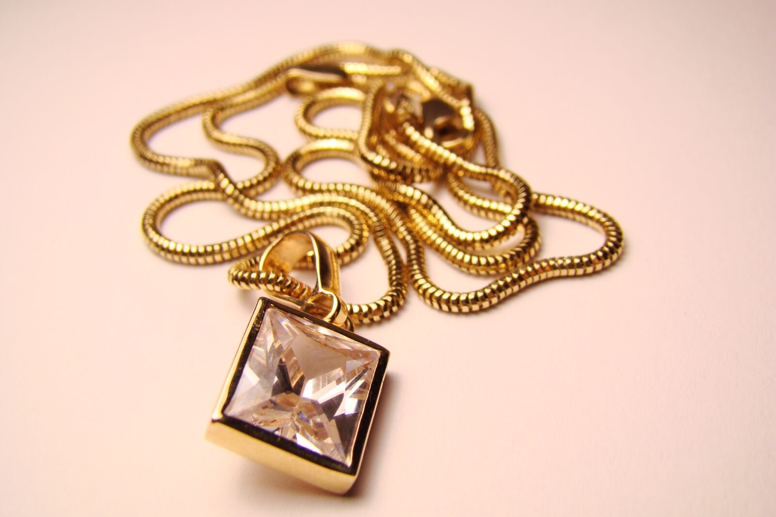 Sony DSC-H7 sample photo. Necklace, gold, beauty photography