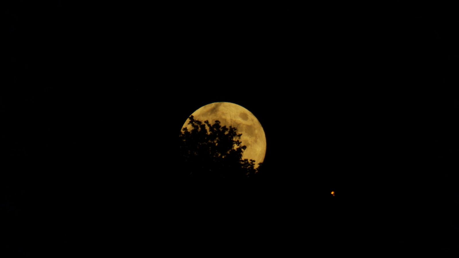 Fujifilm FinePix S4700 sample photo. Moon, sky, night photography