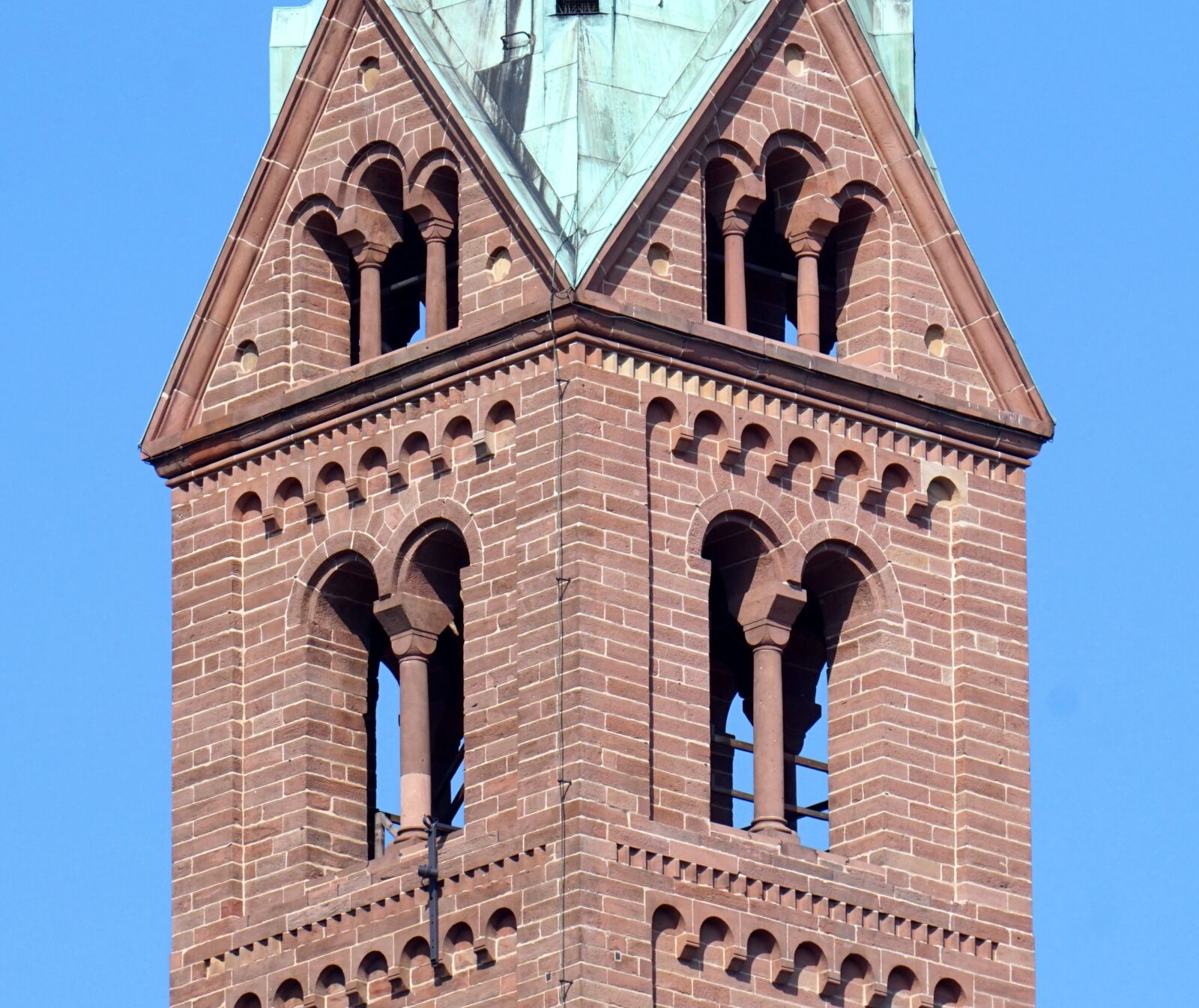 Sony Alpha a5000 (ILCE 5000) + Sony E 55-210mm F4.5-6.3 OSS sample photo. Church, tower, romanesque photography
