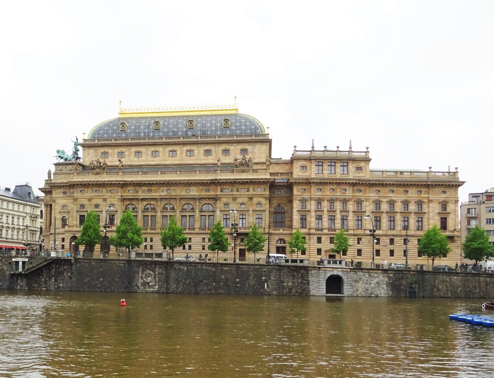 Sony DSC-HX60 sample photo. Prague, building photography
