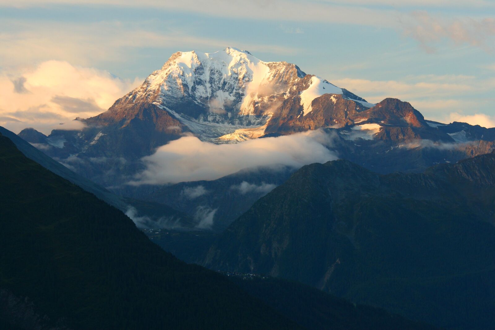 Canon EOS 30D sample photo. Summit in morning light photography