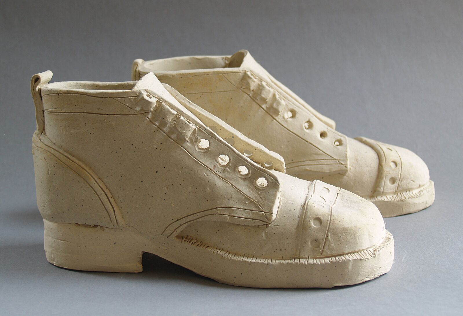 Olympus E-500 (EVOLT E-500) sample photo. Shoes, ceramics, sculpture photography
