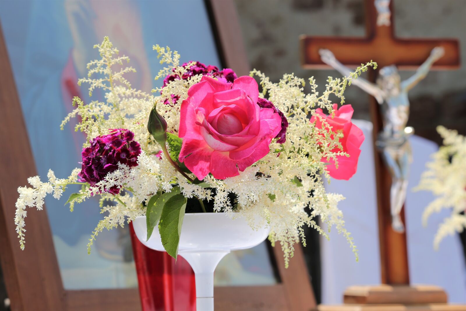 Canon EF 70-300 F4-5.6 IS II USM sample photo. Corpus christi feast, pink photography