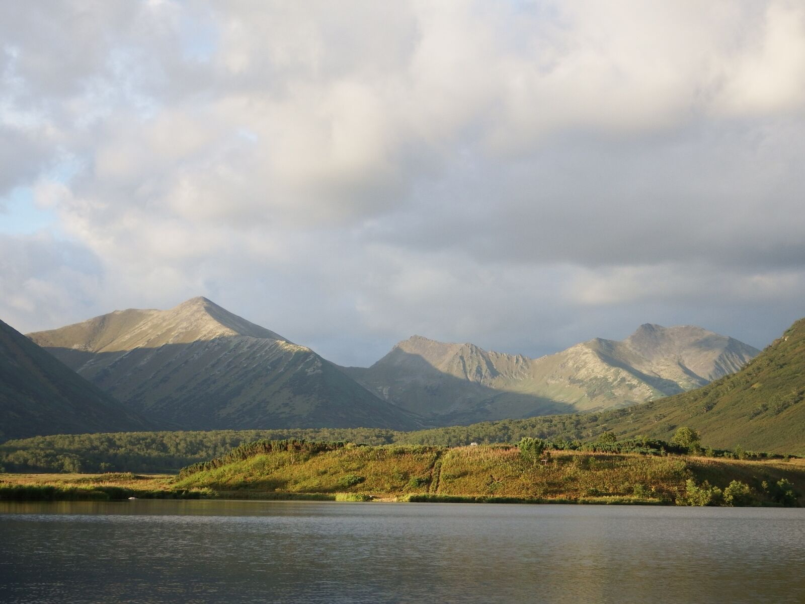 Fujifilm FinePix S1 sample photo. Lake, mountains, forest photography