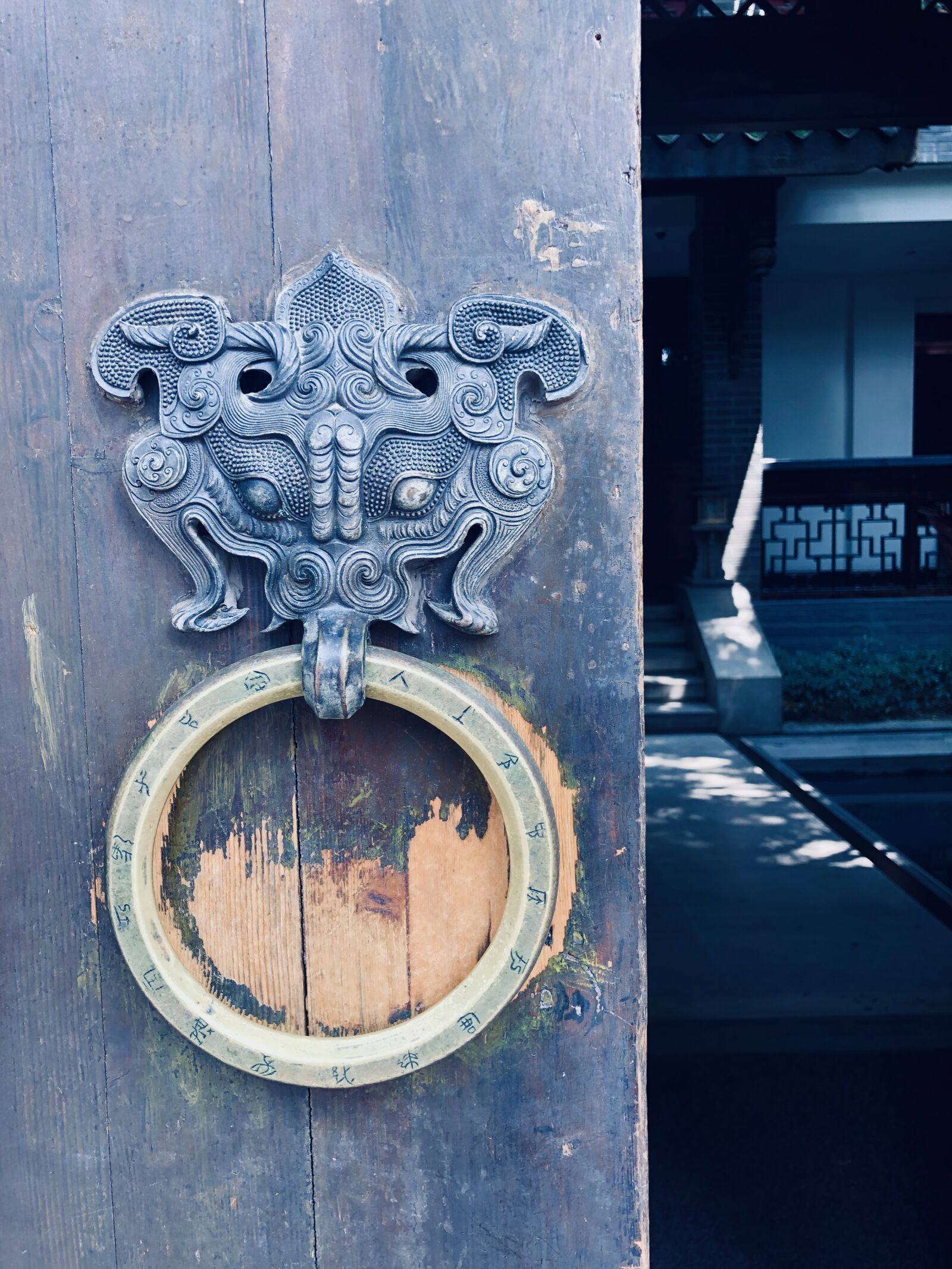 iPhone X back dual camera 4mm f/1.8 sample photo. Chinese culture, the lock photography