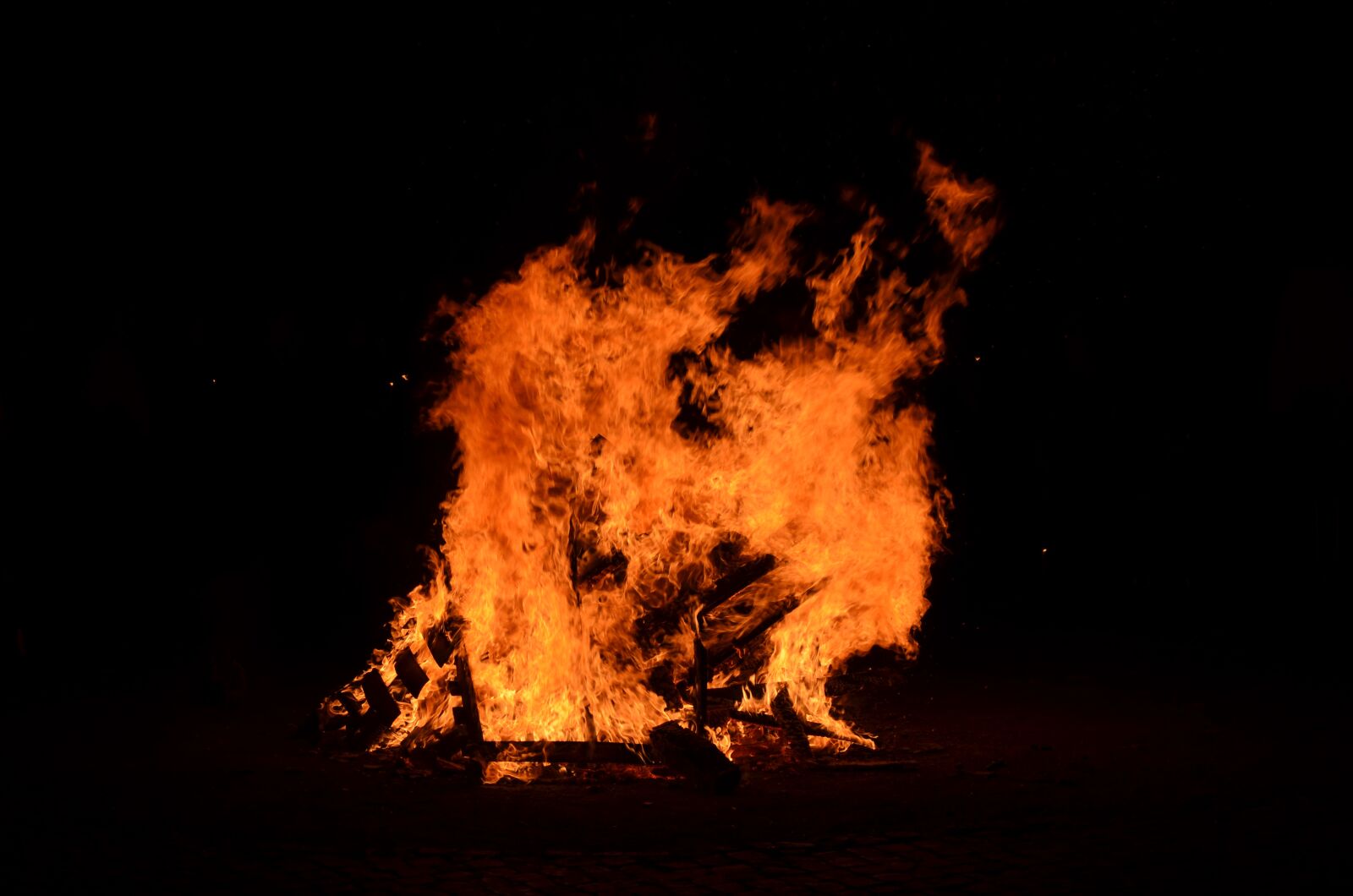 Nikon D5100 sample photo. Easter fire, easter, fire photography