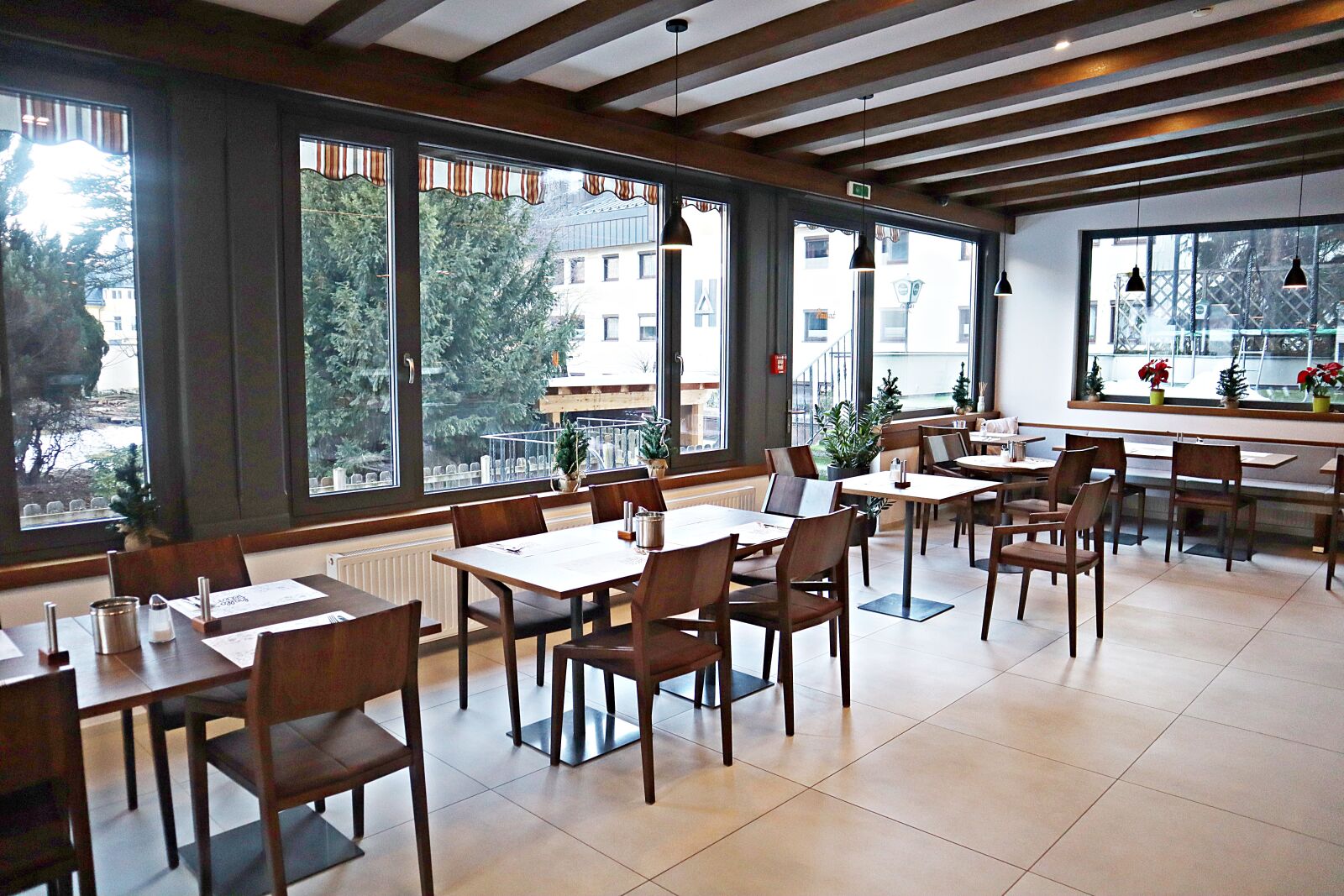 Canon EF-M 15-45mm F3.5-6.3 IS STM sample photo. Hotel, inside, architecture photography