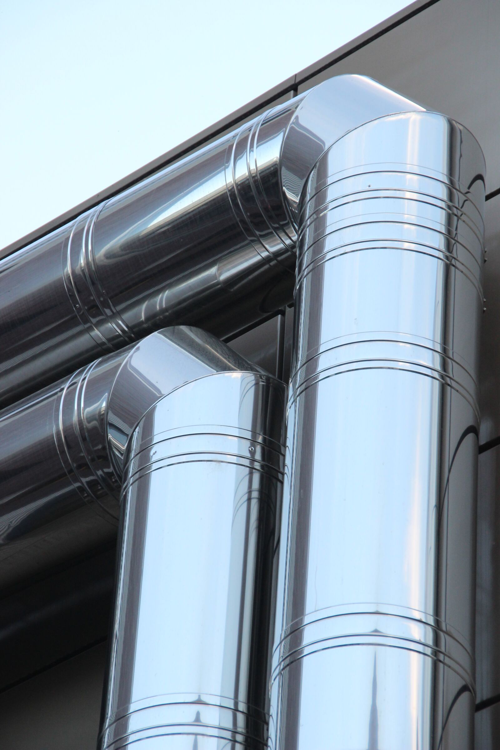Canon EOS 600D (Rebel EOS T3i / EOS Kiss X5) sample photo. Pipes, lines, shiny photography