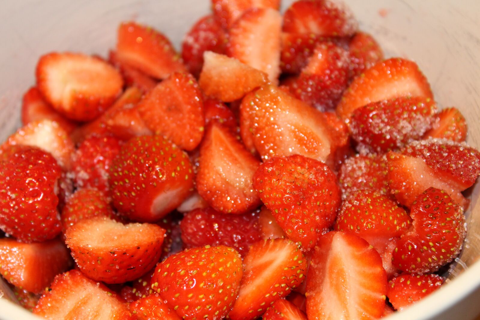 Canon EOS 100D (EOS Rebel SL1 / EOS Kiss X7) sample photo. Strawberry, strawberries, food photography