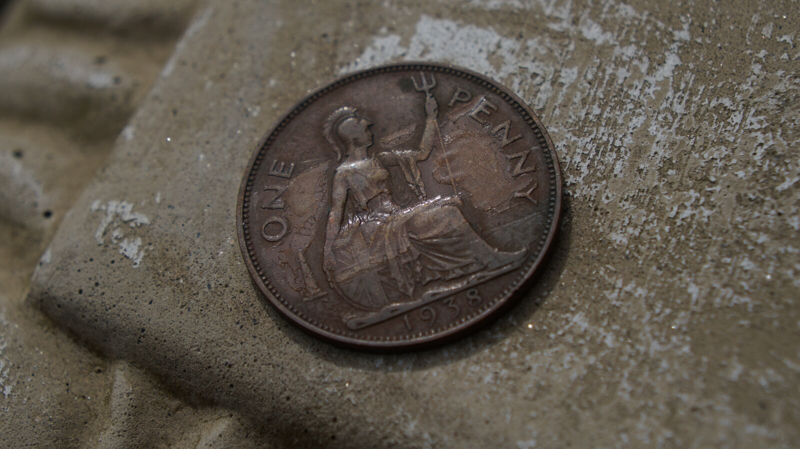 Sony Alpha a3000 + Sony E 18-55mm F3.5-5.6 OSS sample photo. Old, coin, money photography