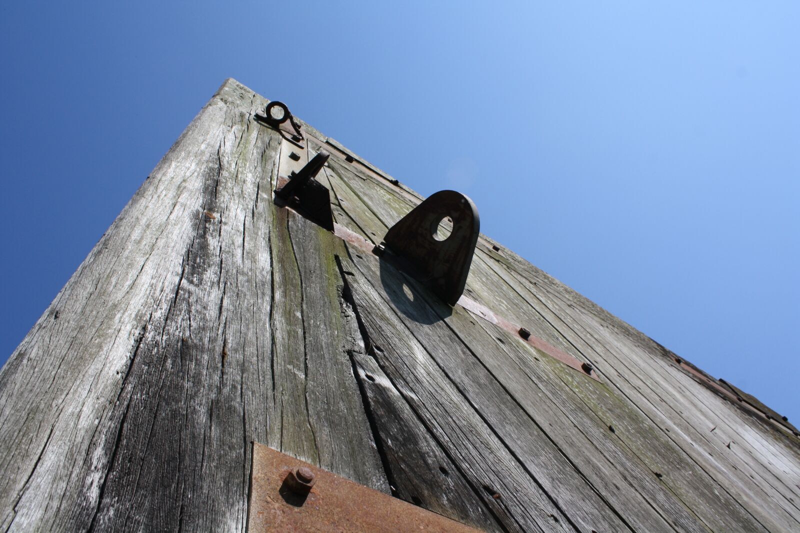 Canon EOS 1000D (EOS Digital Rebel XS / EOS Kiss F) sample photo. Sluice, gate, wooden photography