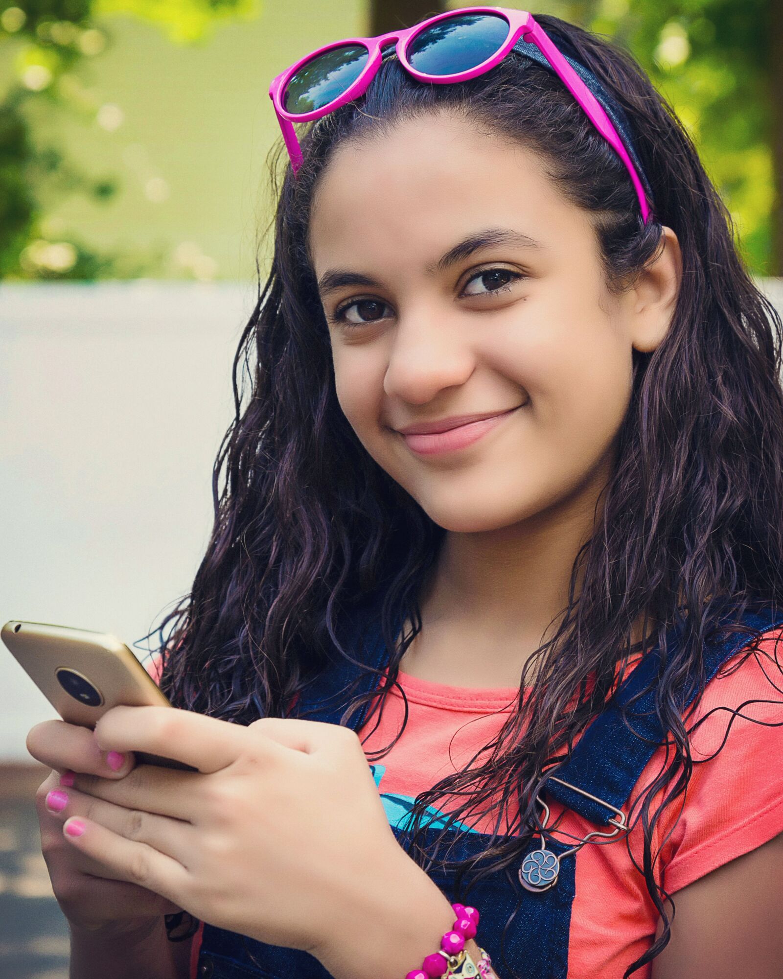 Nikon D610 sample photo. Girl with smartphone smiling photography
