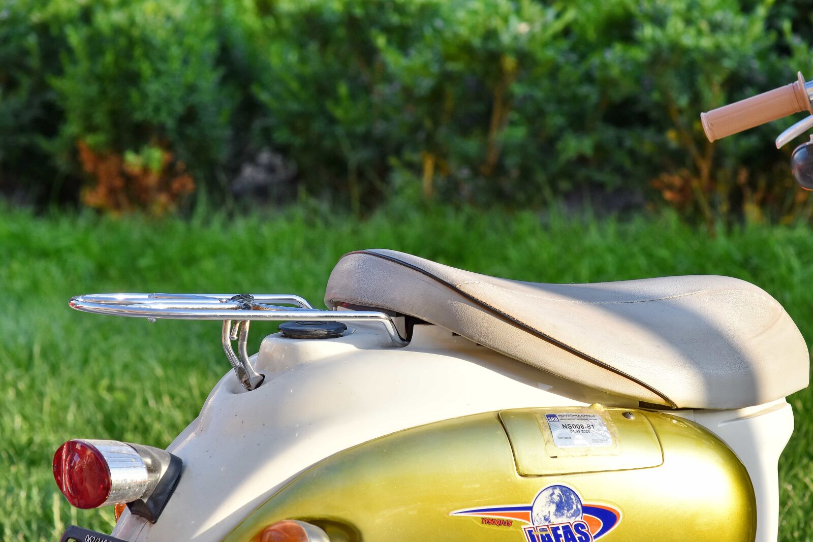 Nikon D5500 sample photo. Chrome, moped, nostalgia, seat photography