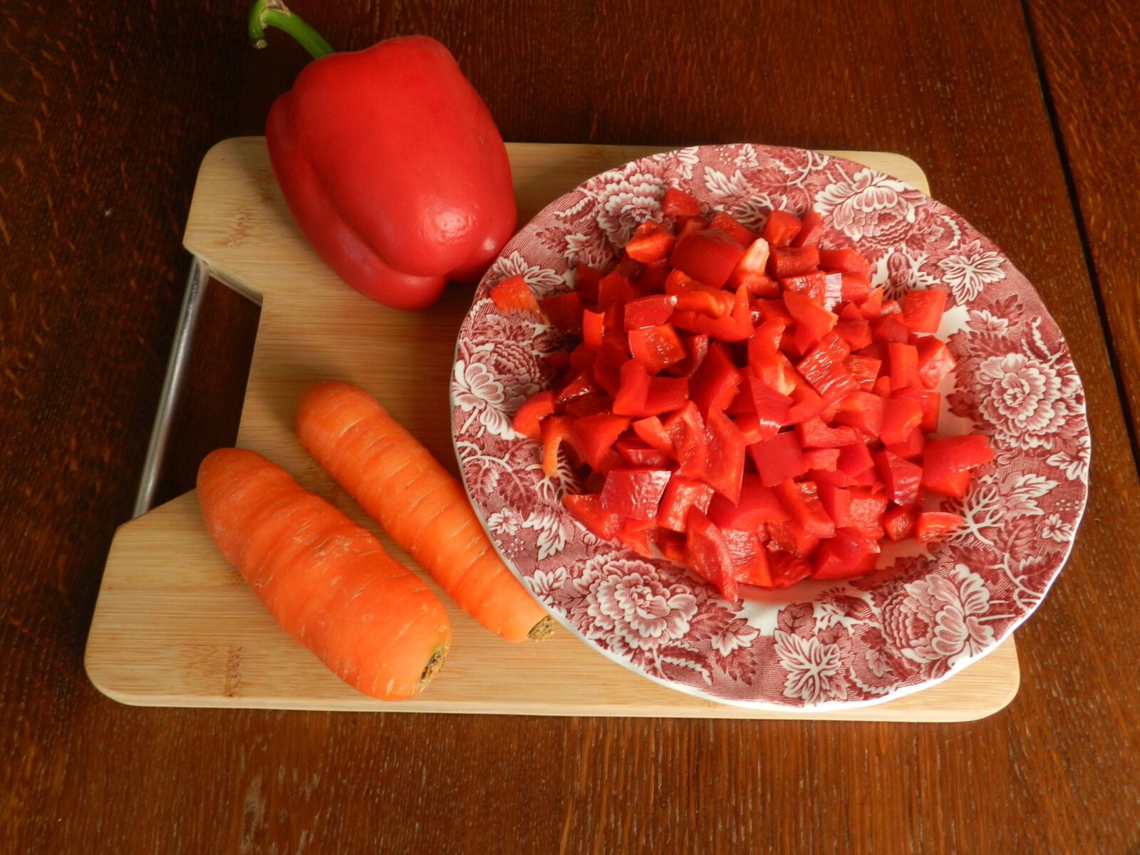 Nikon Coolpix P500 sample photo. Fit, vegetables, paprika photography